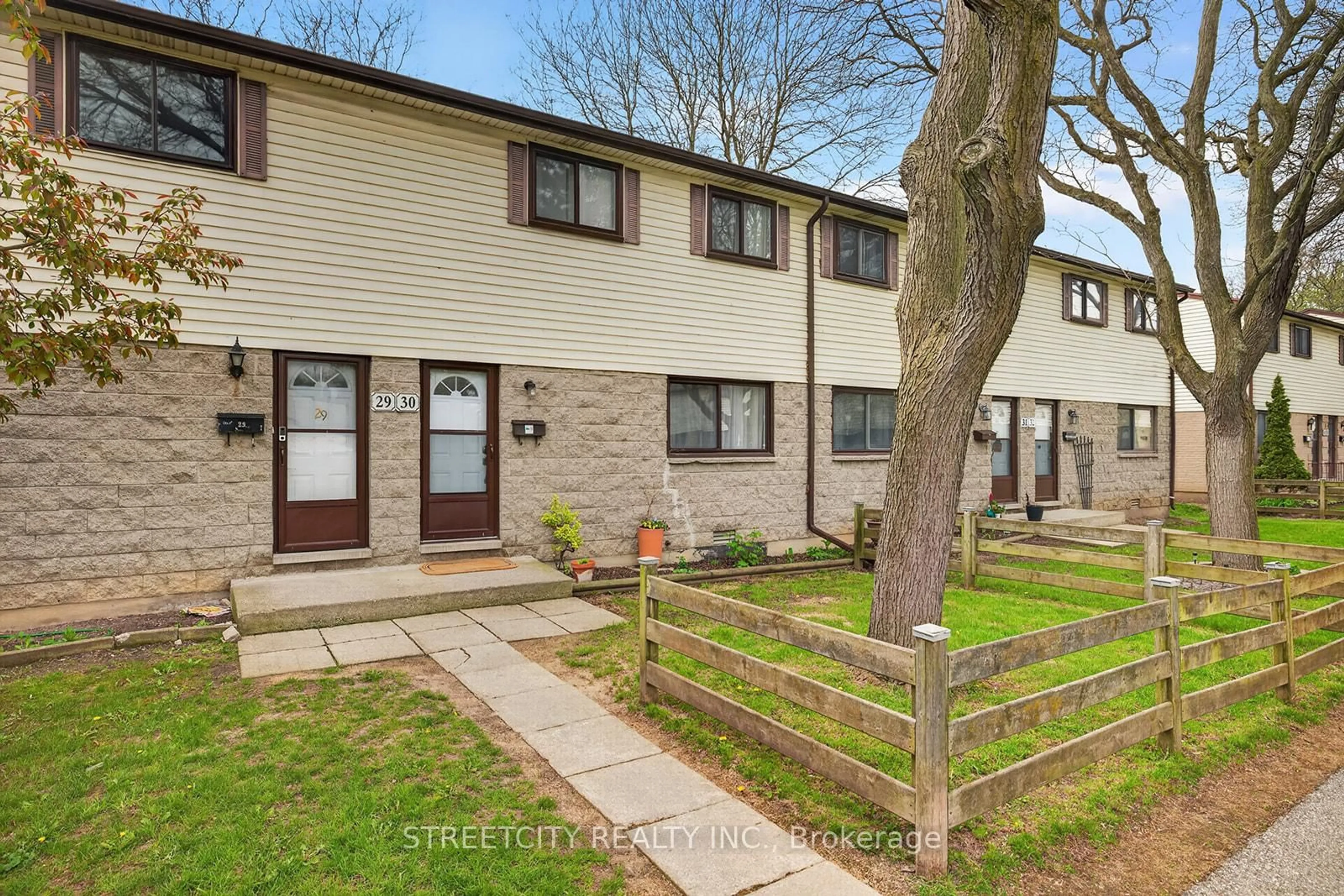 A pic from outside/outdoor area/front of a property/back of a property/a pic from drone, street for 825 Dundalk Dr #30, London South Ontario N6C 3V6