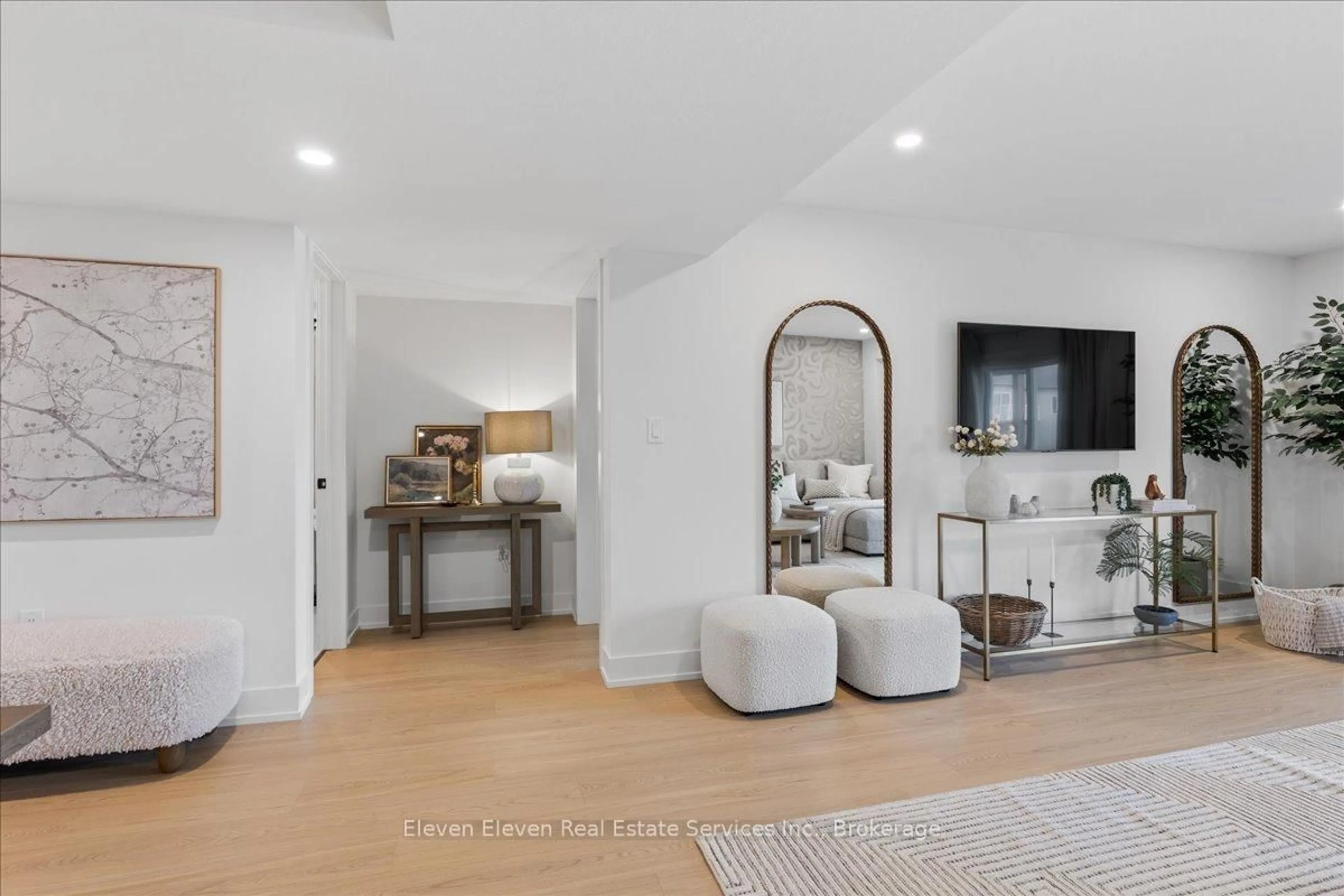 Indoor entryway for 64 Cygnet Dr, Stratford Ontario N5A 0L6