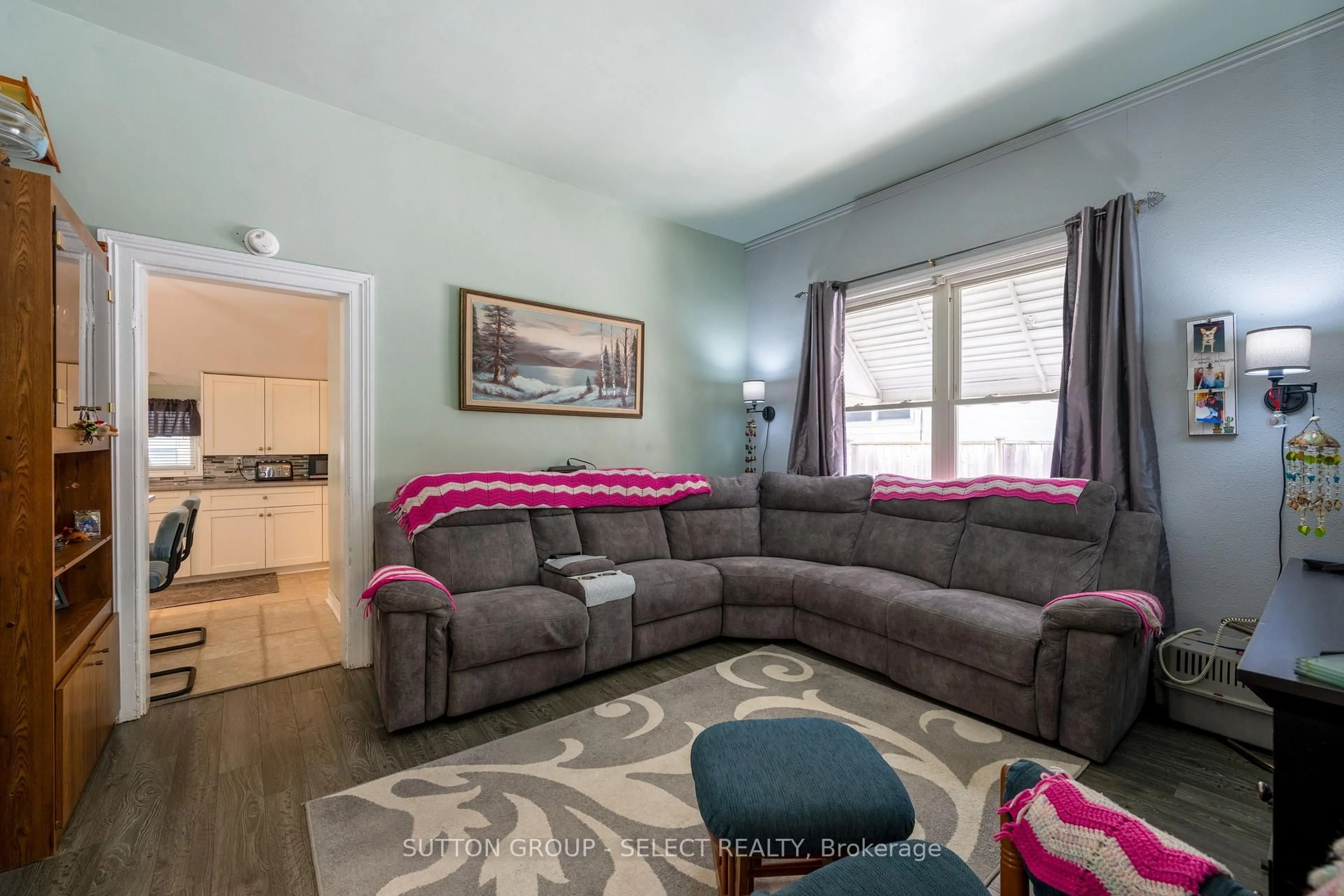 Living room with furniture, unknown for 582 Hill St, London East Ontario N6B 1G1