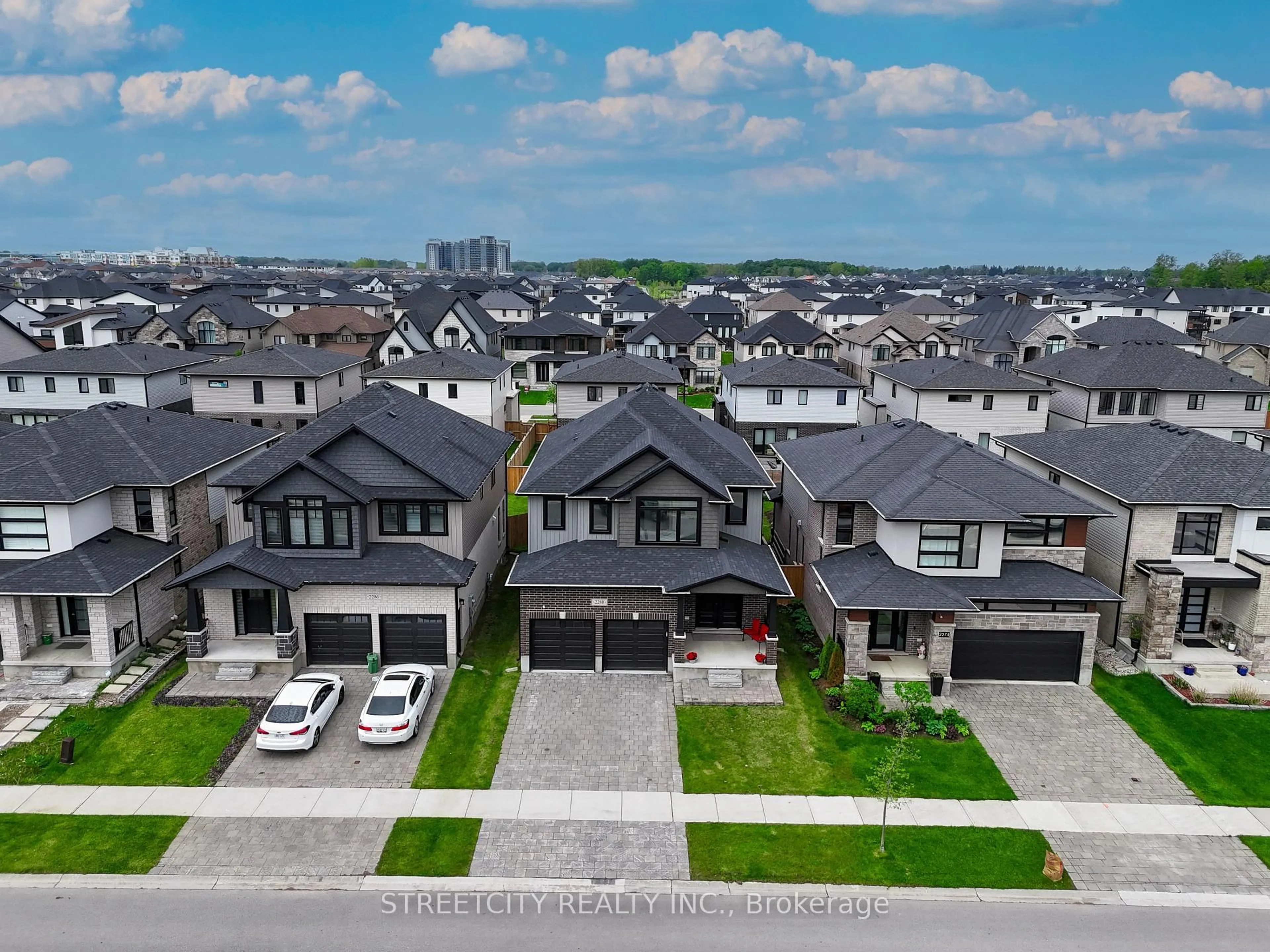 A pic from outside/outdoor area/front of a property/back of a property/a pic from drone, street for 2280 Tokala Tr, London North Ontario N6G 0V6
