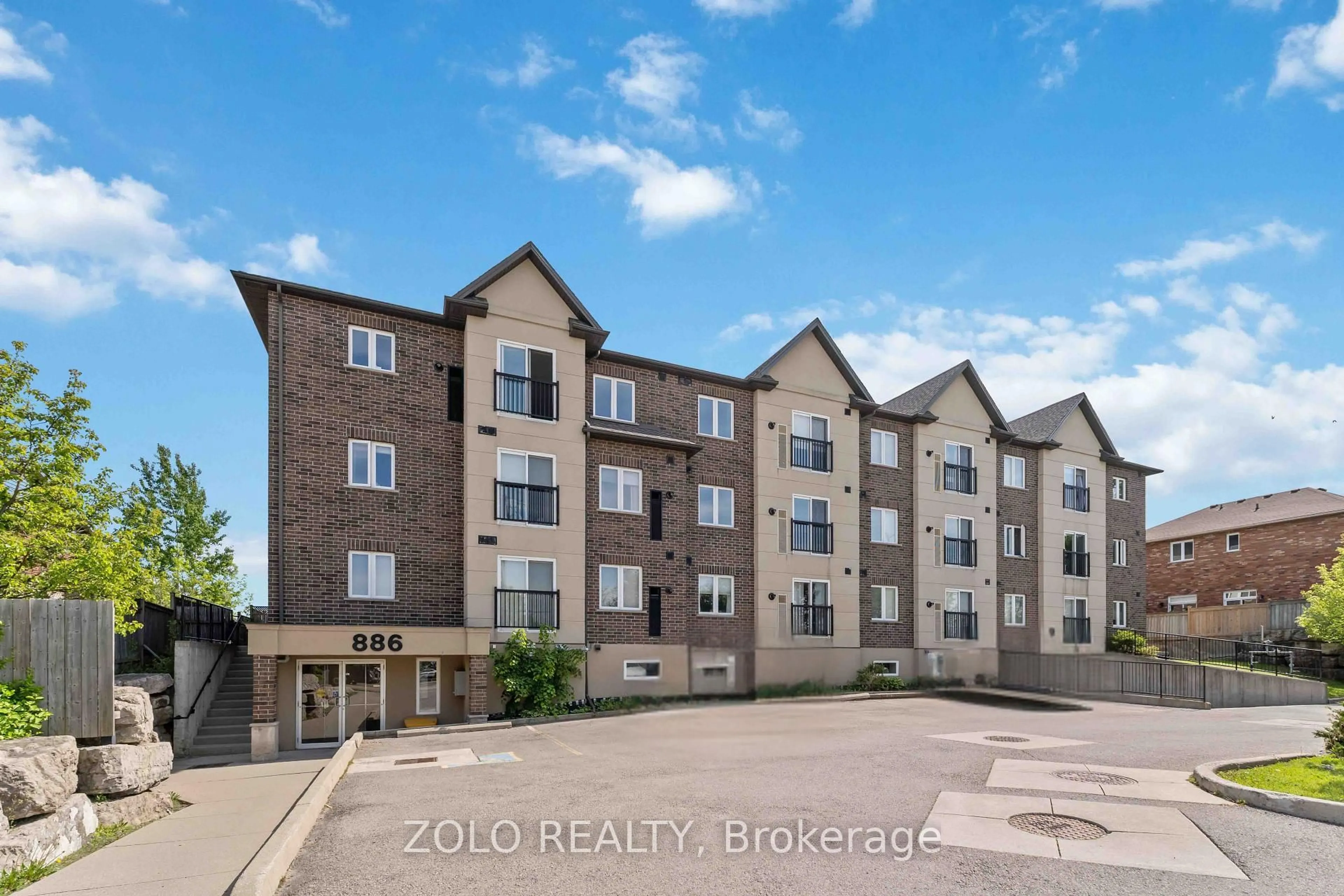 A pic from outside/outdoor area/front of a property/back of a property/a pic from drone, building for 886 Golf Links Rd #304, Hamilton Ontario L9K 1J8