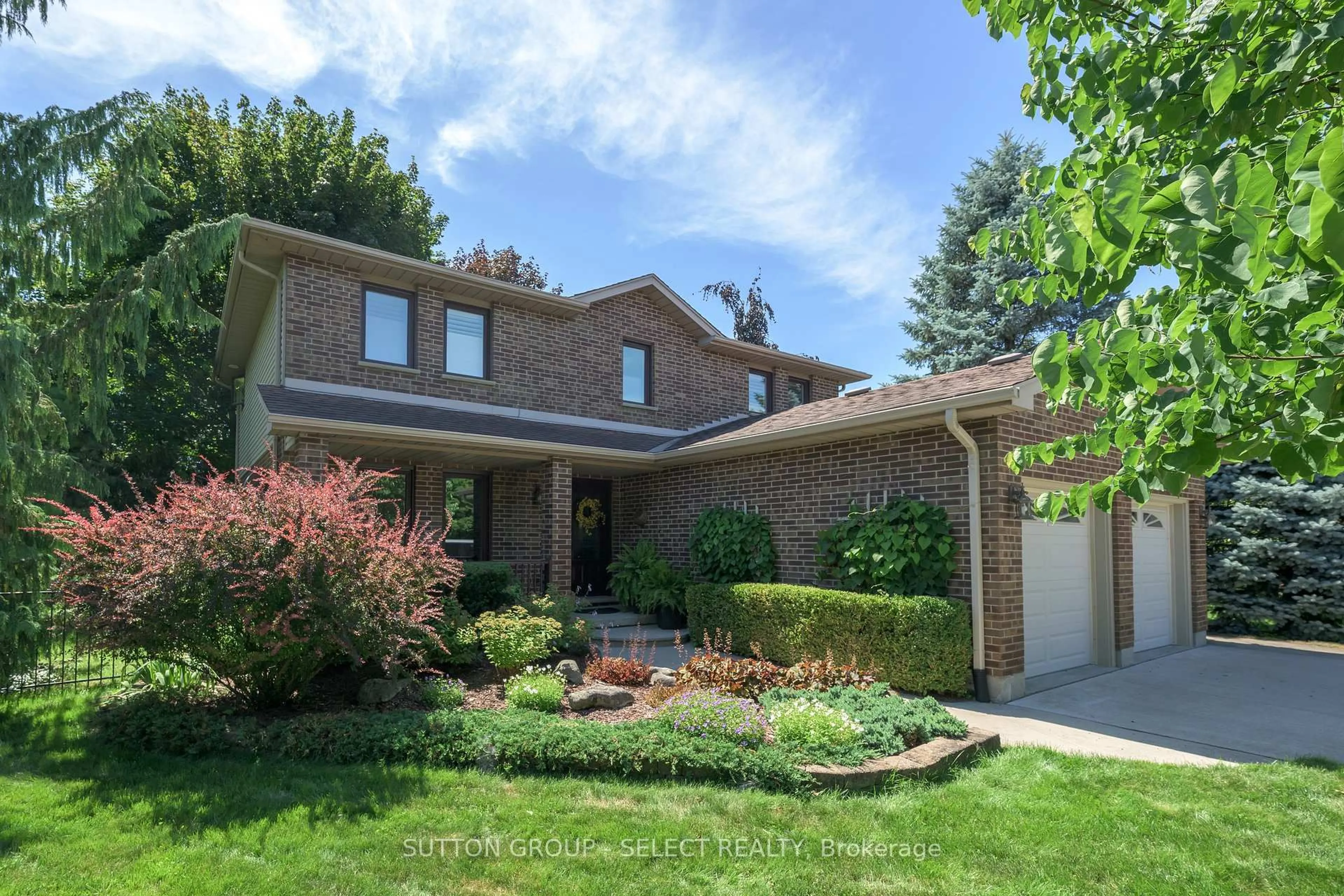 Home with brick exterior material, street for 31 Robinson Crt, London North Ontario N5X 3V3