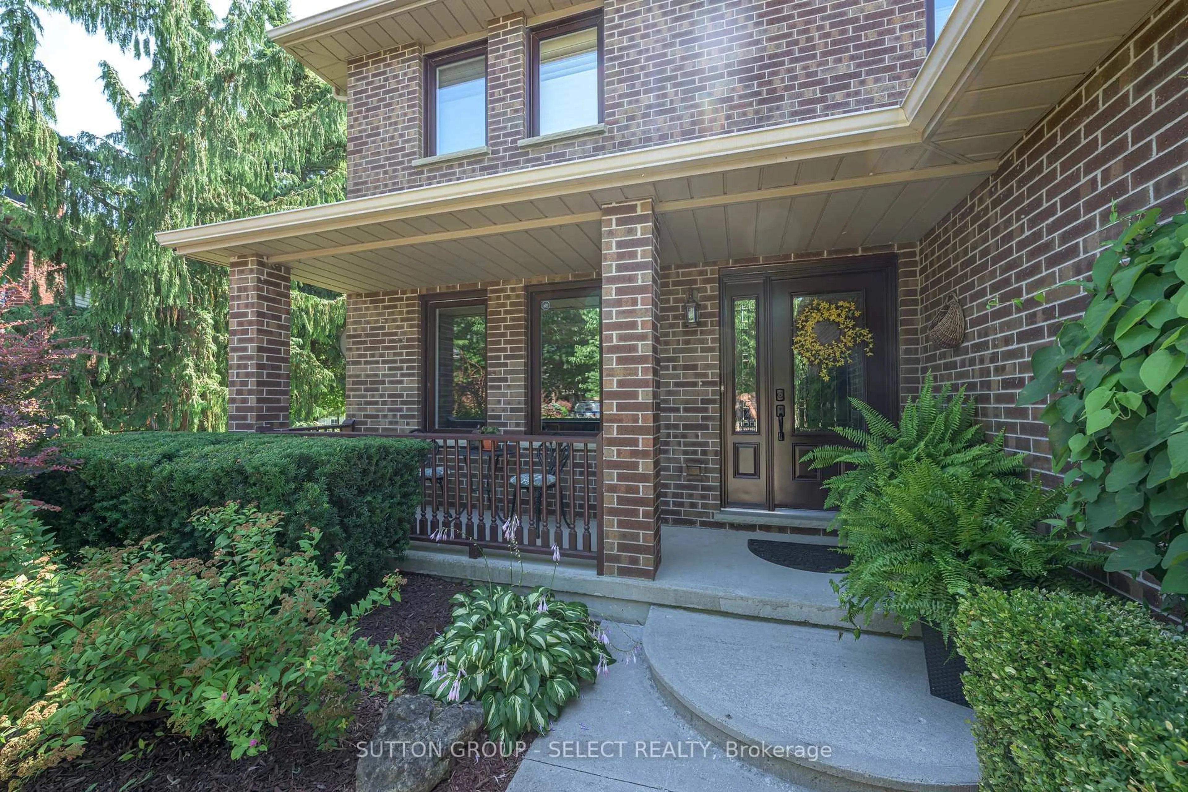 Home with brick exterior material, street for 31 Robinson Crt, London North Ontario N5X 3V3