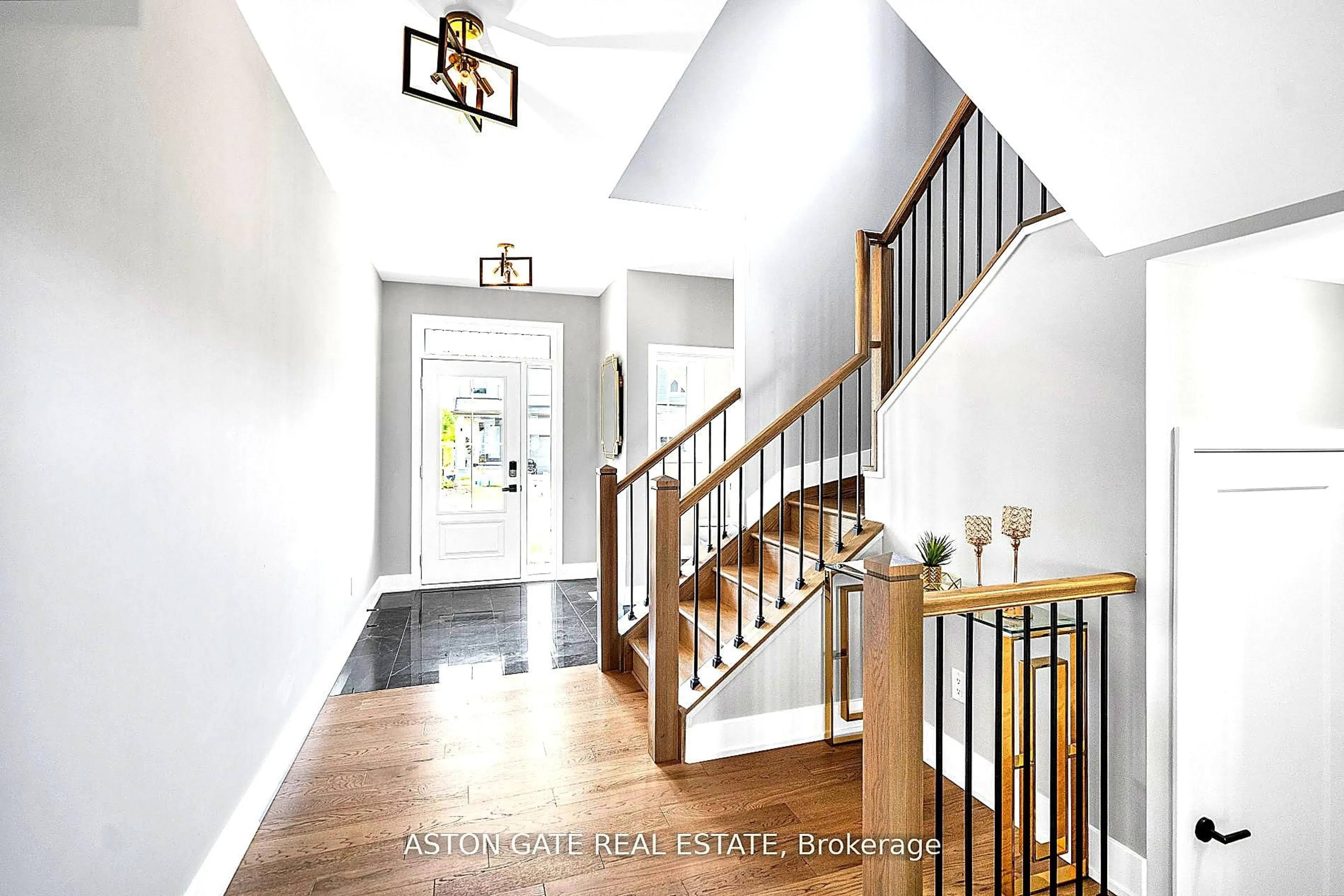 Indoor entryway for 856 Moonrise Terr, Ottawa Ontario K2J 6T1