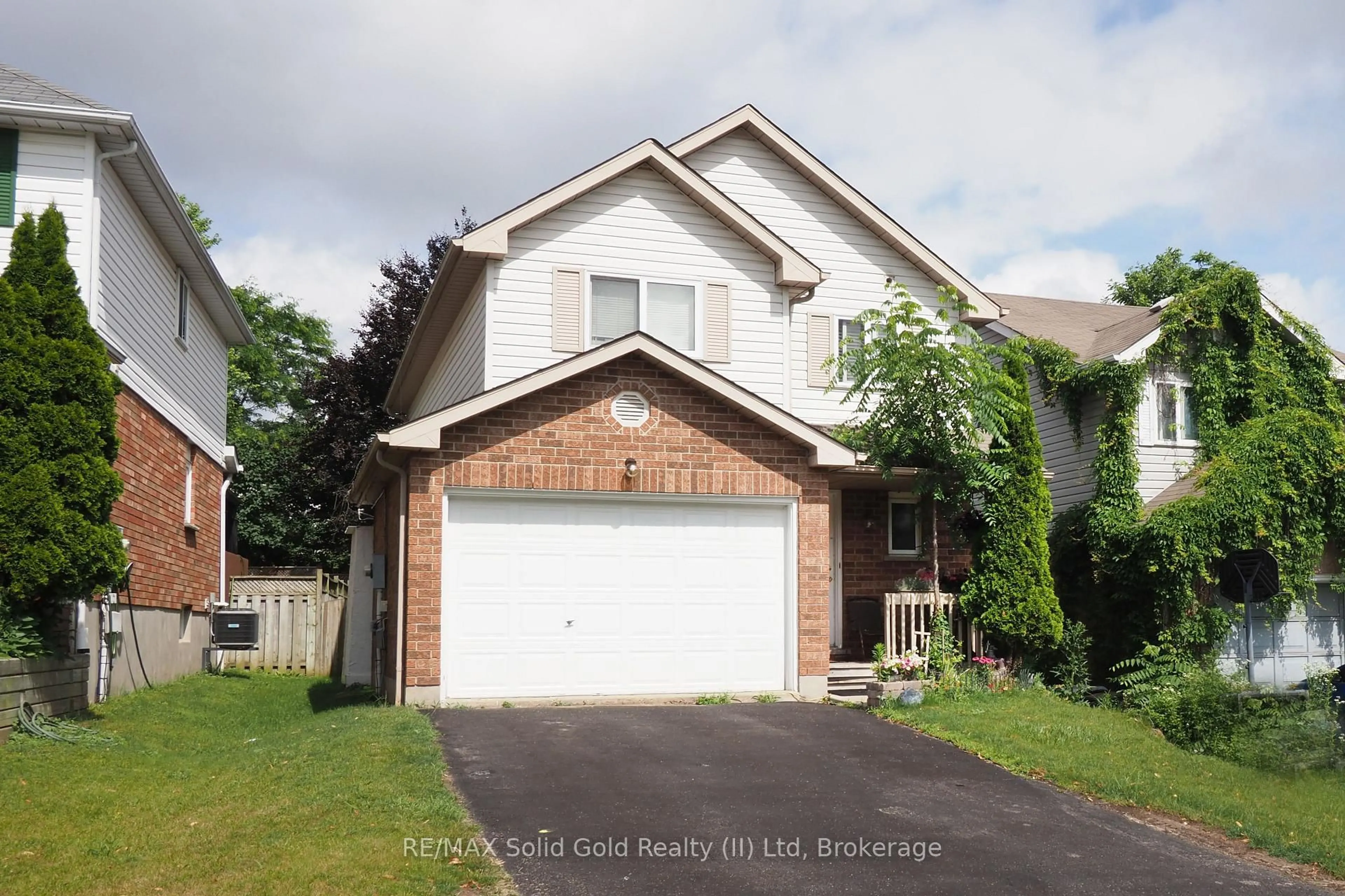 Home with vinyl exterior material, street for 429 Exmoor St, Waterloo Ontario N2K 3X5