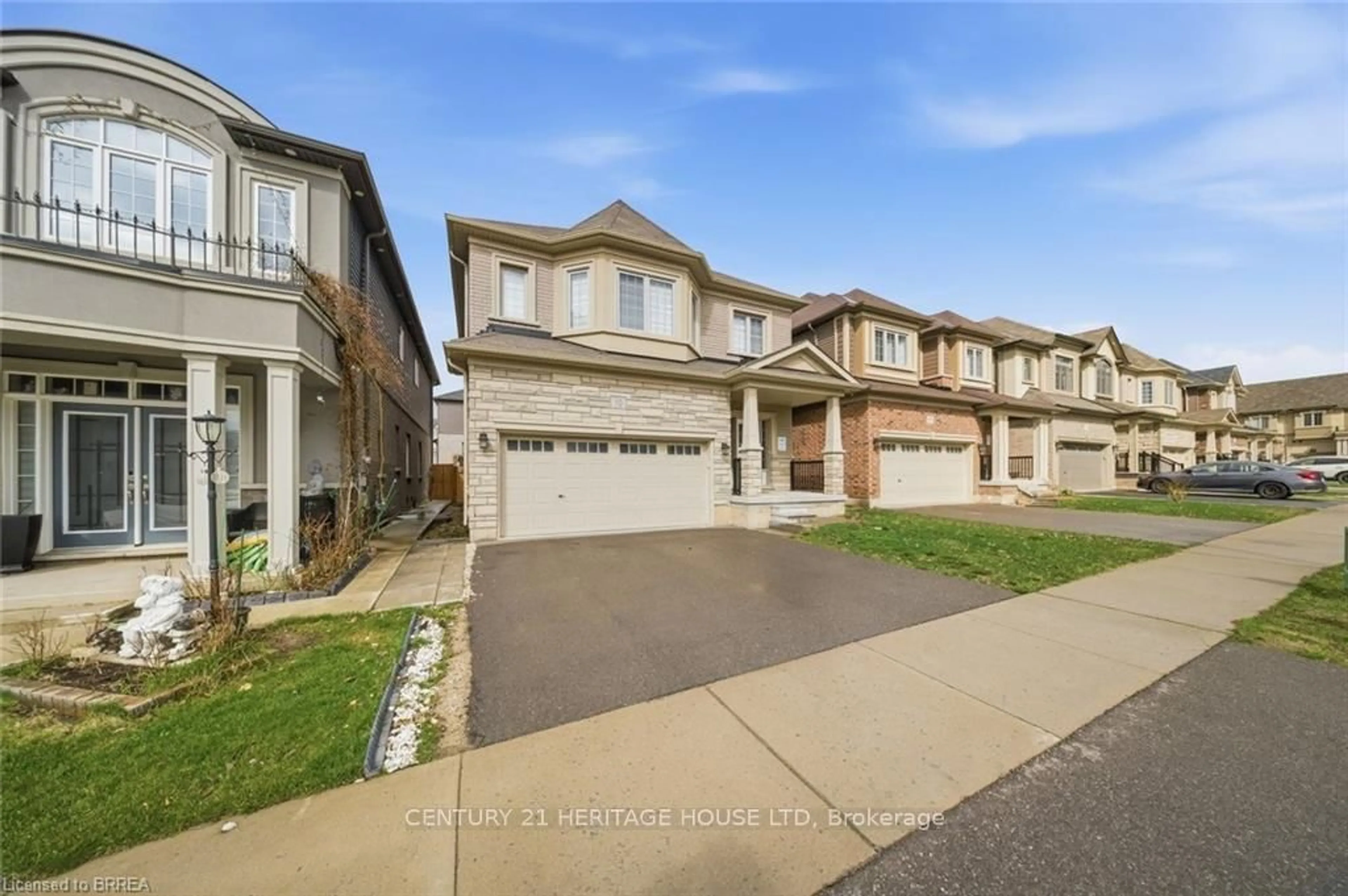 A pic from outside/outdoor area/front of a property/back of a property/a pic from drone, street for 10 Kneale St, Brantford Ontario N3S 0J2