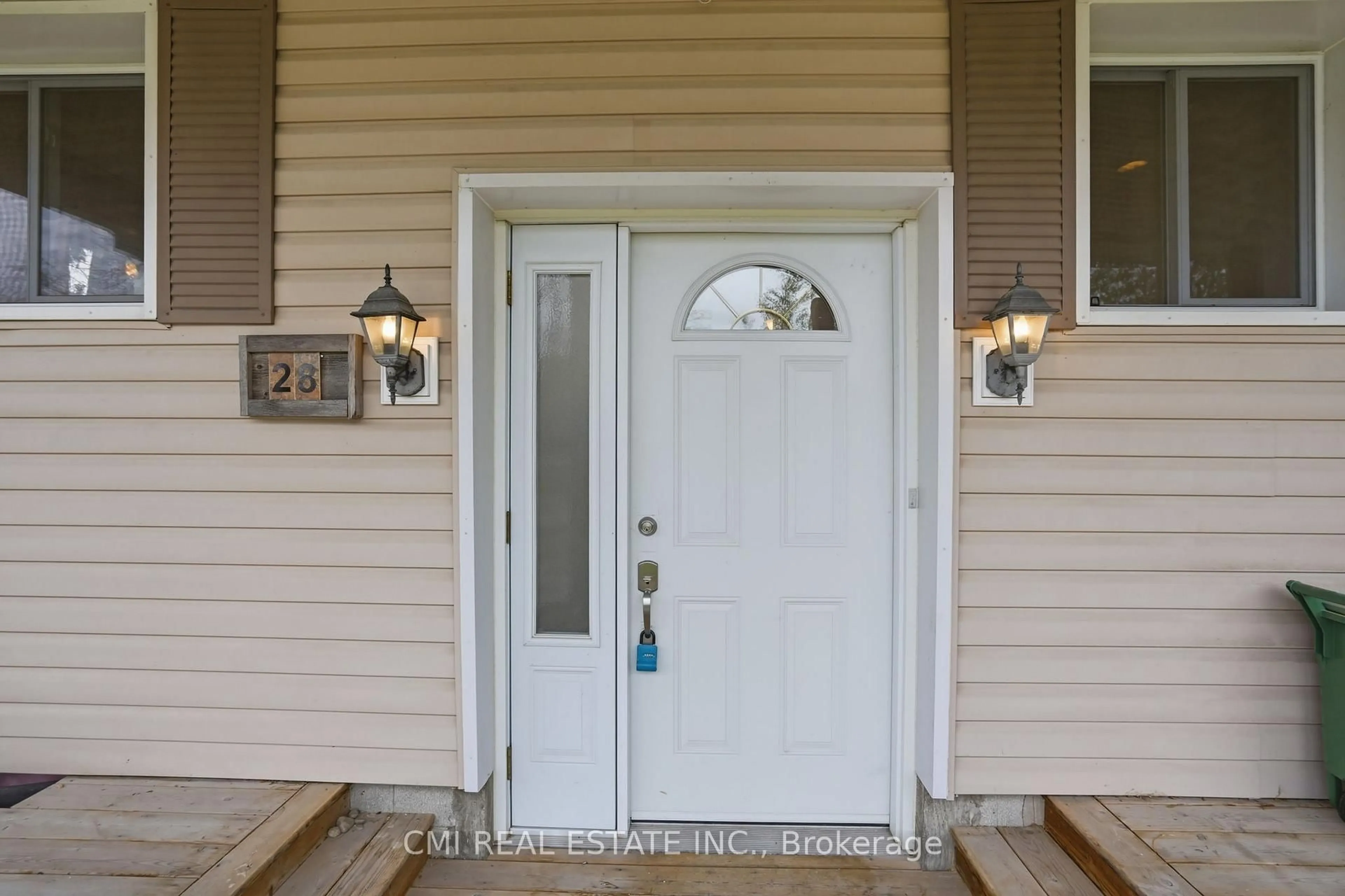 Indoor entryway for 28 River Dr, Kawartha Lakes Ontario K0M 1N0