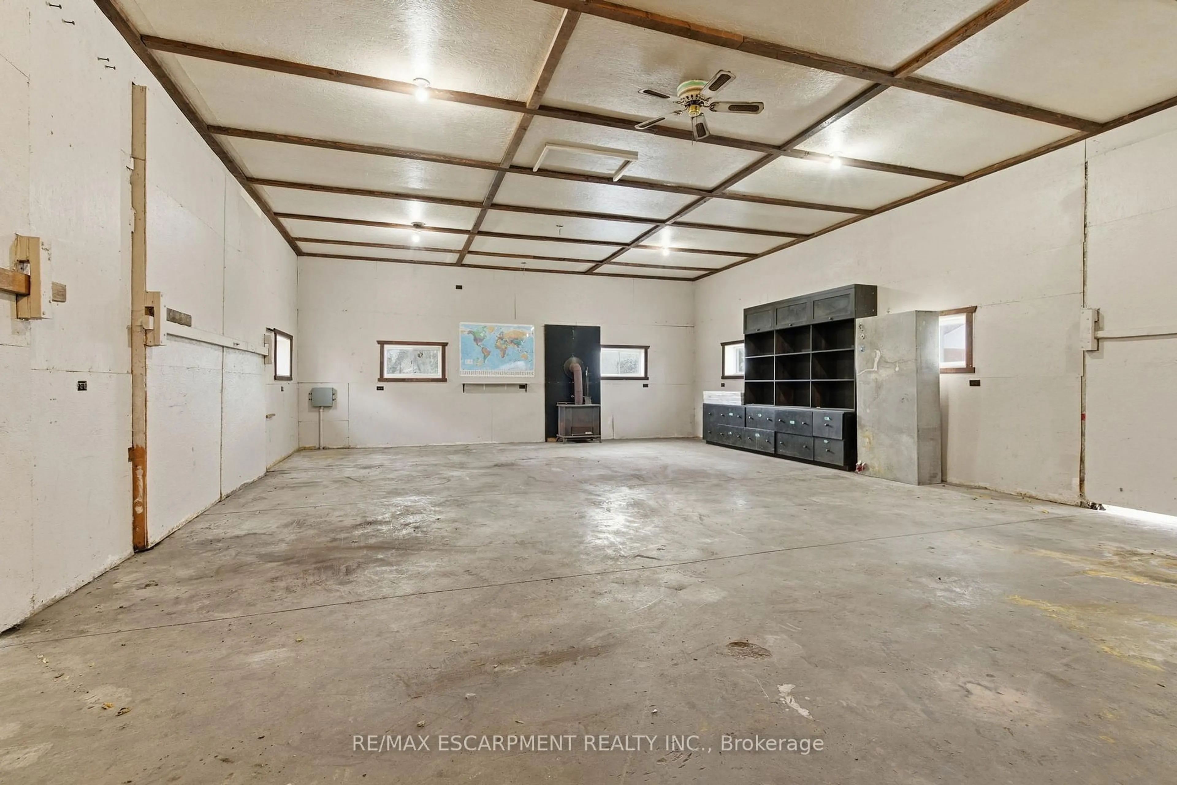 Indoor garage for 797 Highway 6, Haldimand Ontario N3W 1M5