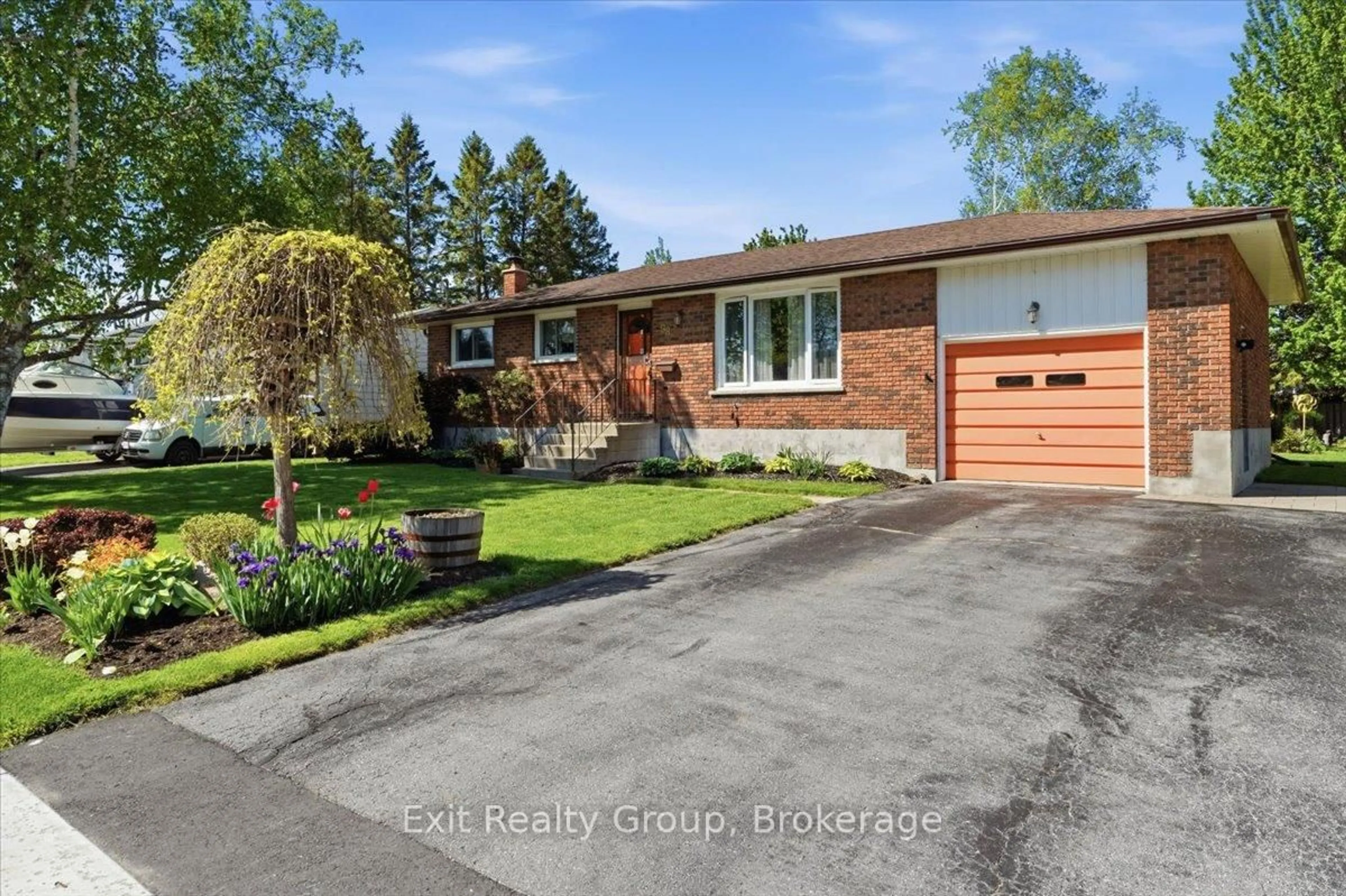 Unknown for 98 Division St, Brighton Ontario K0K 1H0