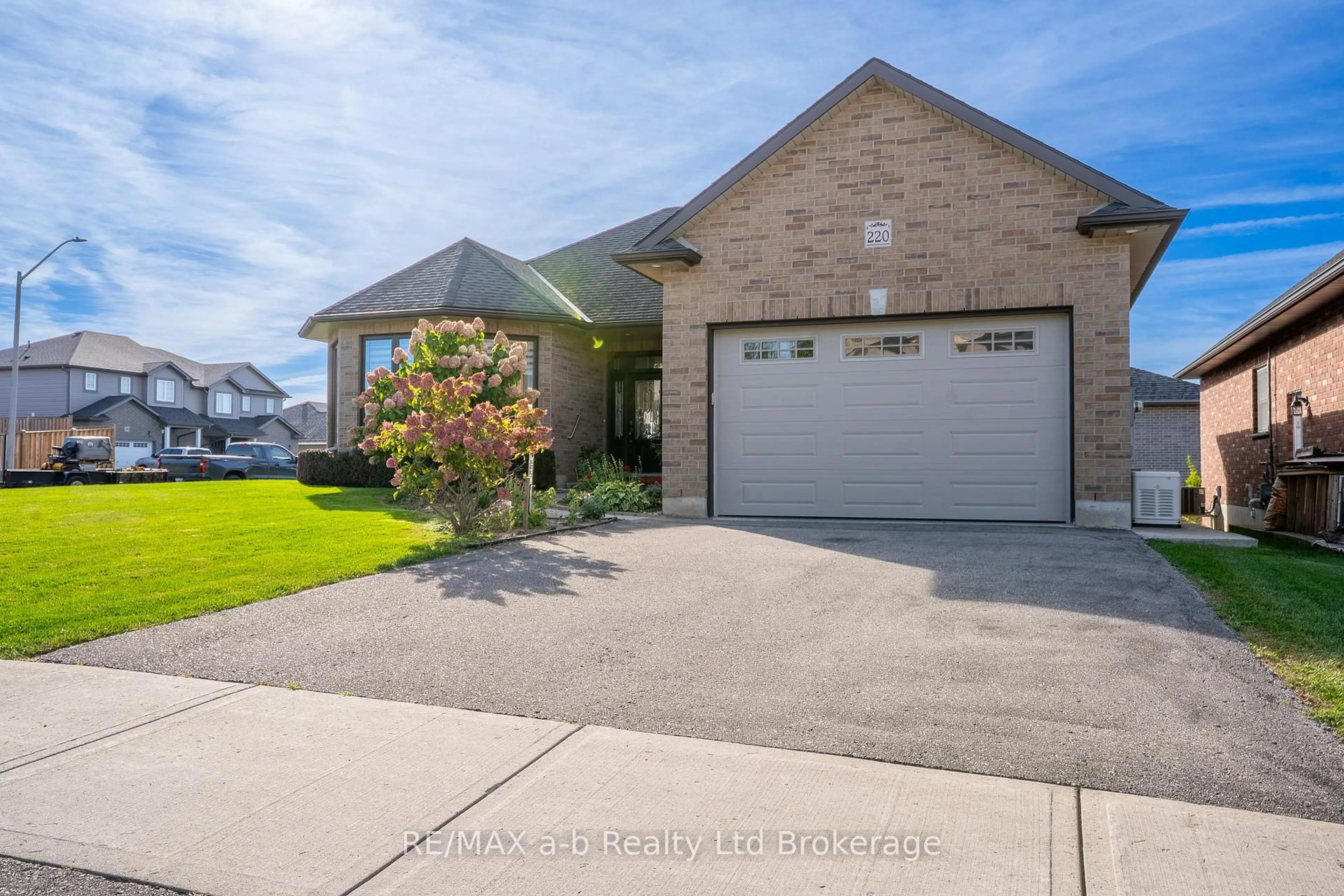 Unknown for 220 Poldon Dr, Norwich Ontario N0J 1P0