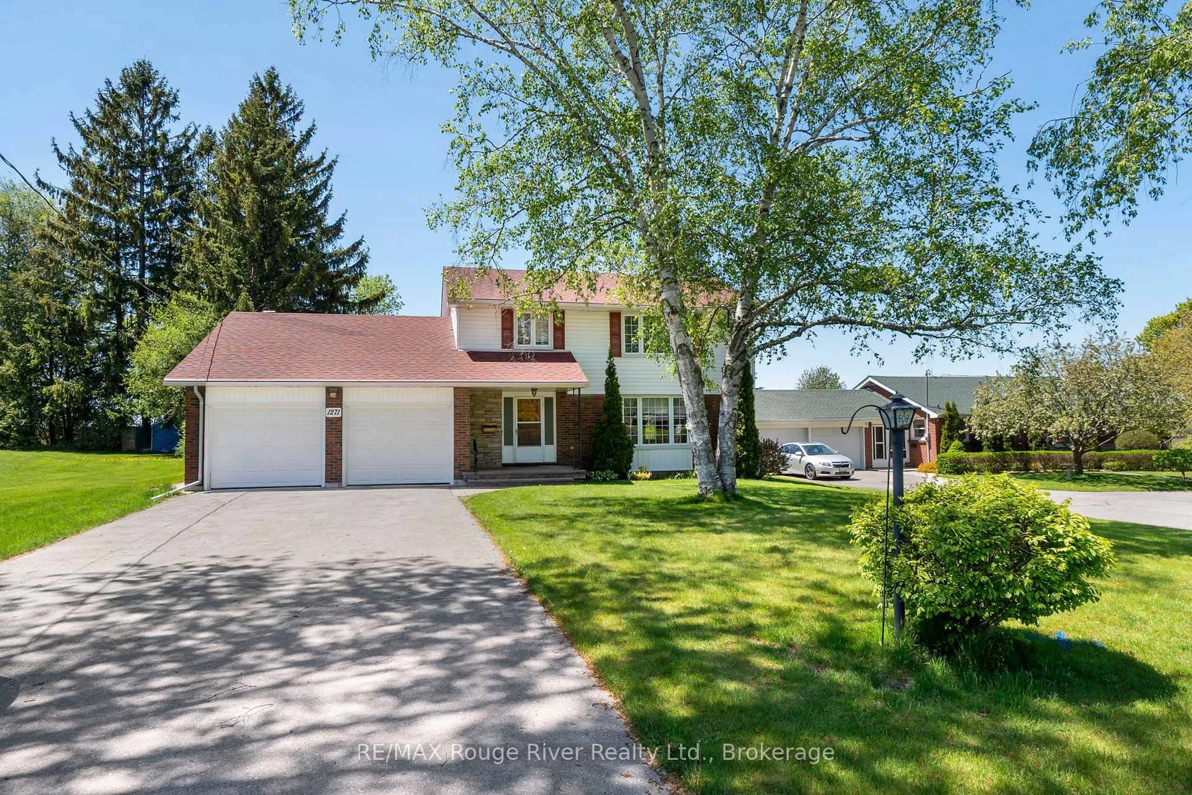 A pic from outside/outdoor area/front of a property/back of a property/a pic from drone, street for 1271 Ontario St, Cobourg Ontario K9A 3E1