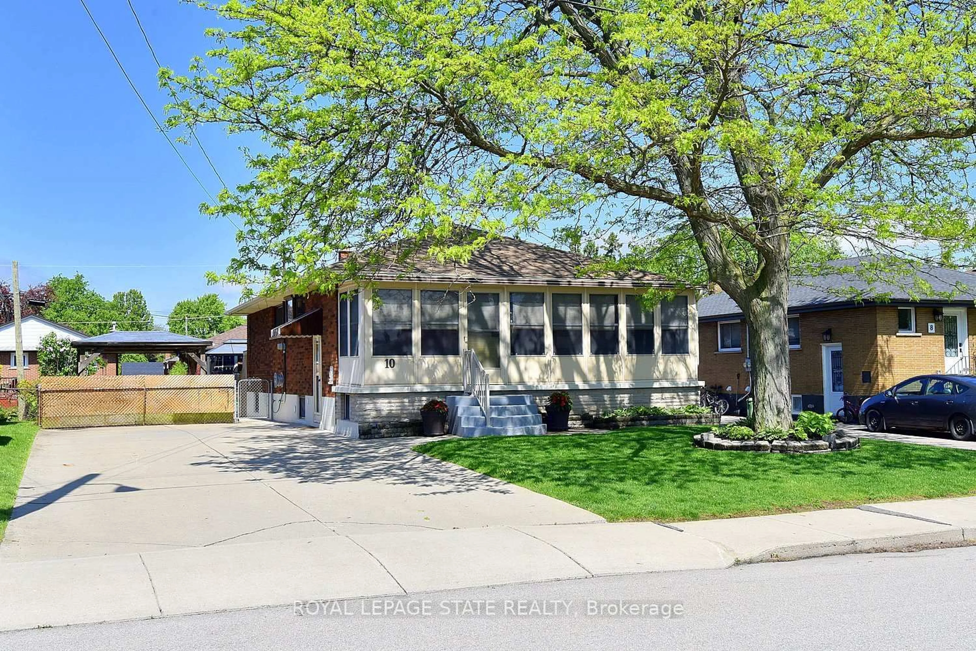 Unknown for 10 Alderney Ave, Hamilton Ontario L9A 2A5