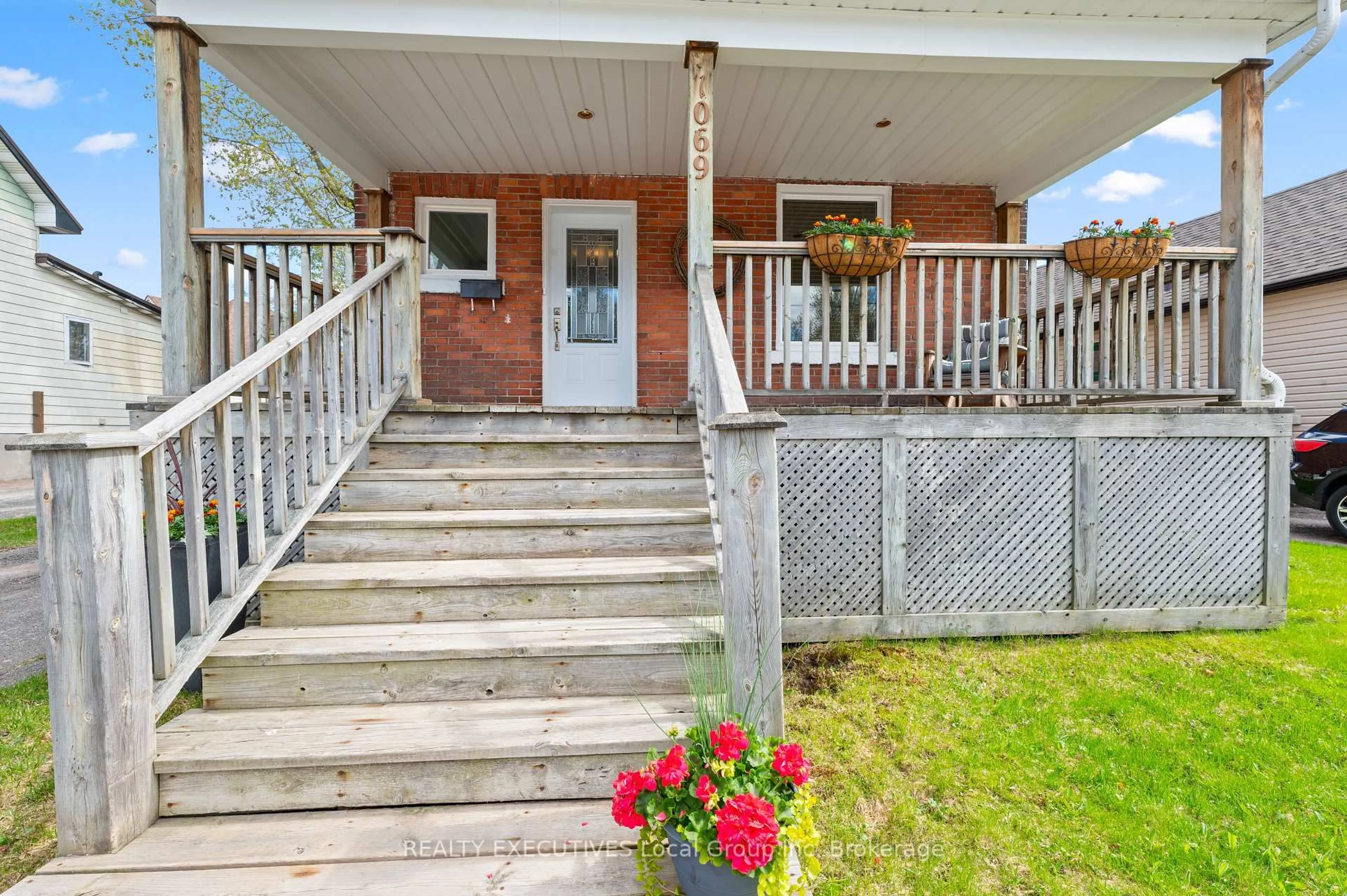 Unknown for 1069 Ferguson St, North Bay Ontario P1B 1Y4