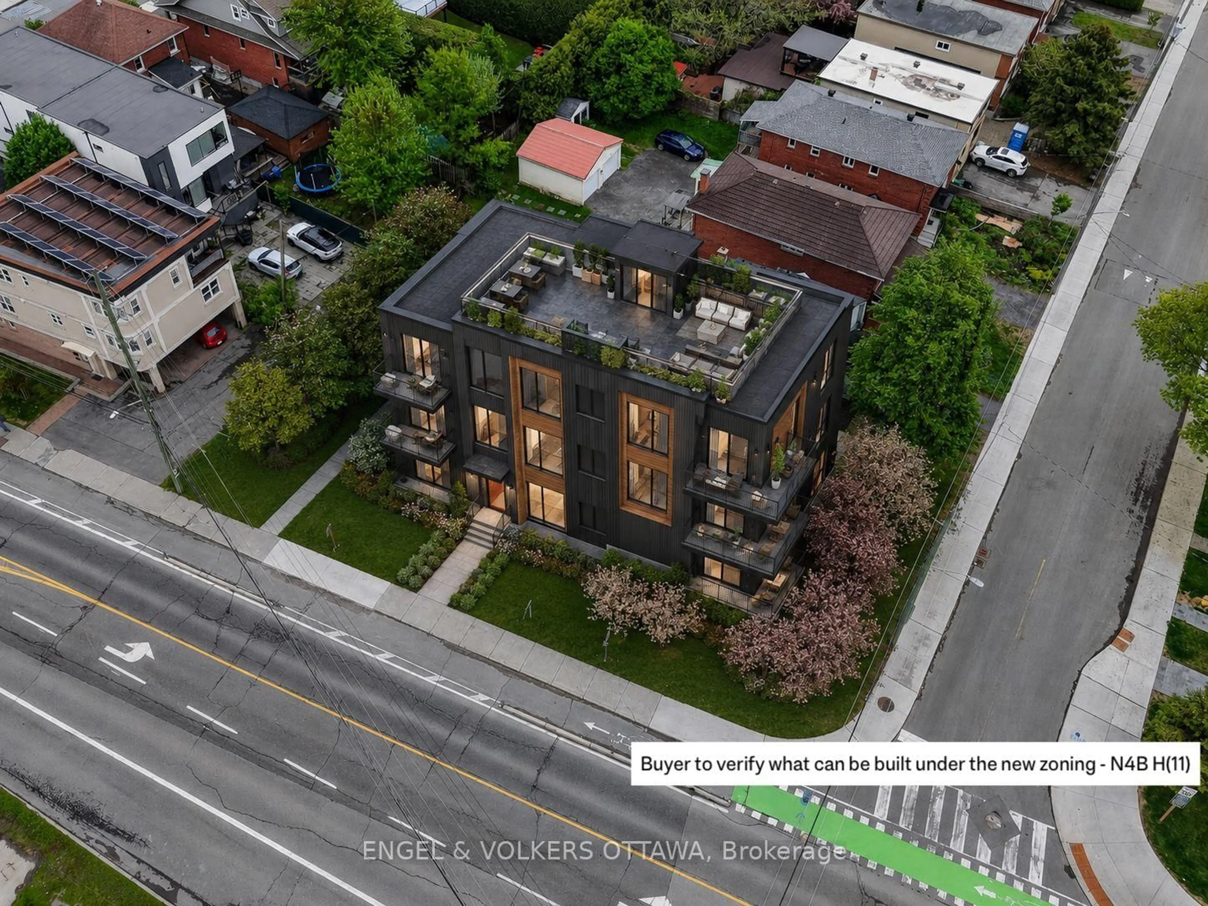 A pic from outside/outdoor area/front of a property/back of a property/a pic from drone, unknown for 1 Caroline Ave, Ottawa Ontario K1Y 0S8