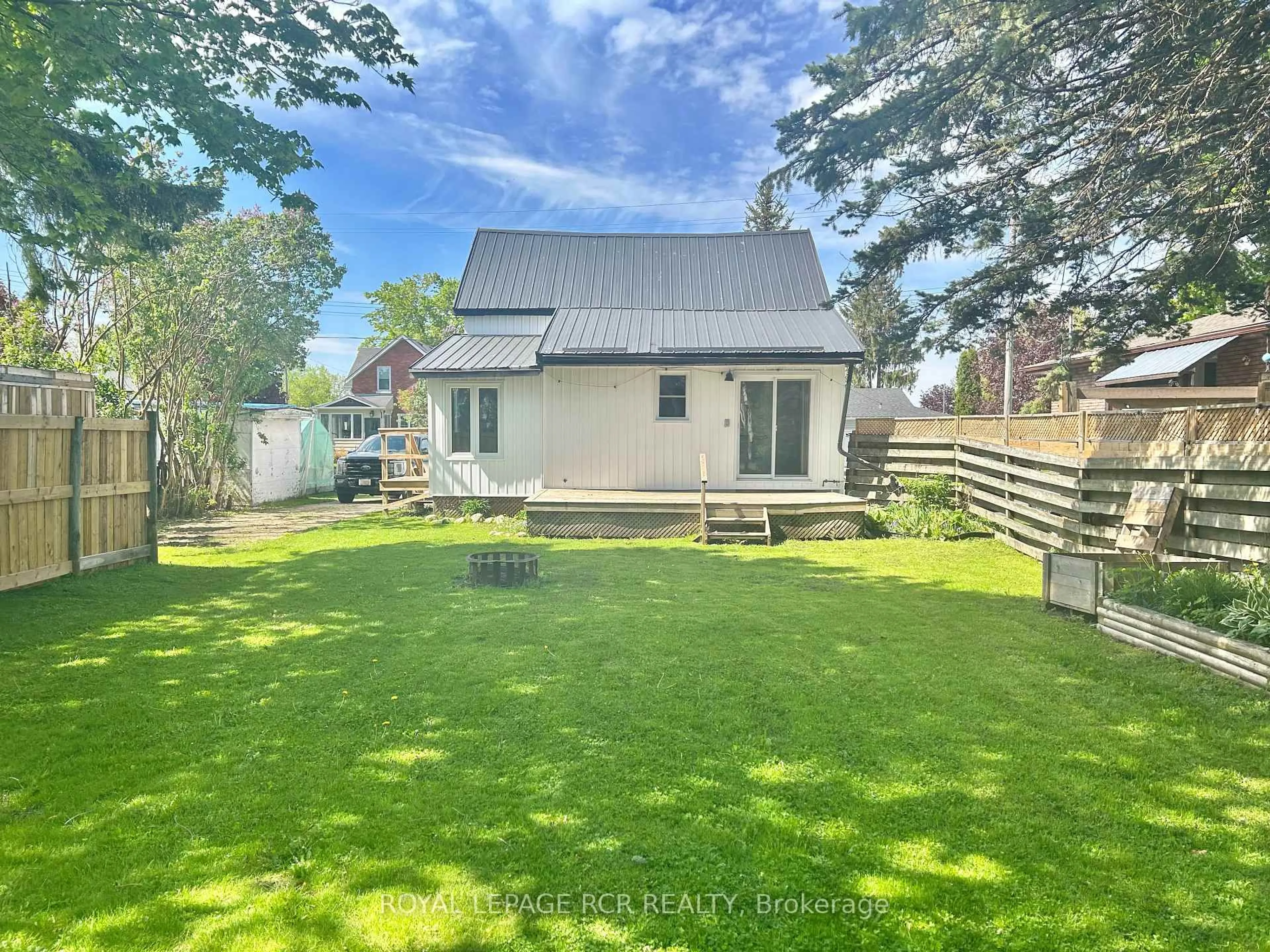 A pic from outside/outdoor area/front of a property/back of a property/a pic from drone, unknown for 170 Young St, Southgate Ontario N0C 1B0