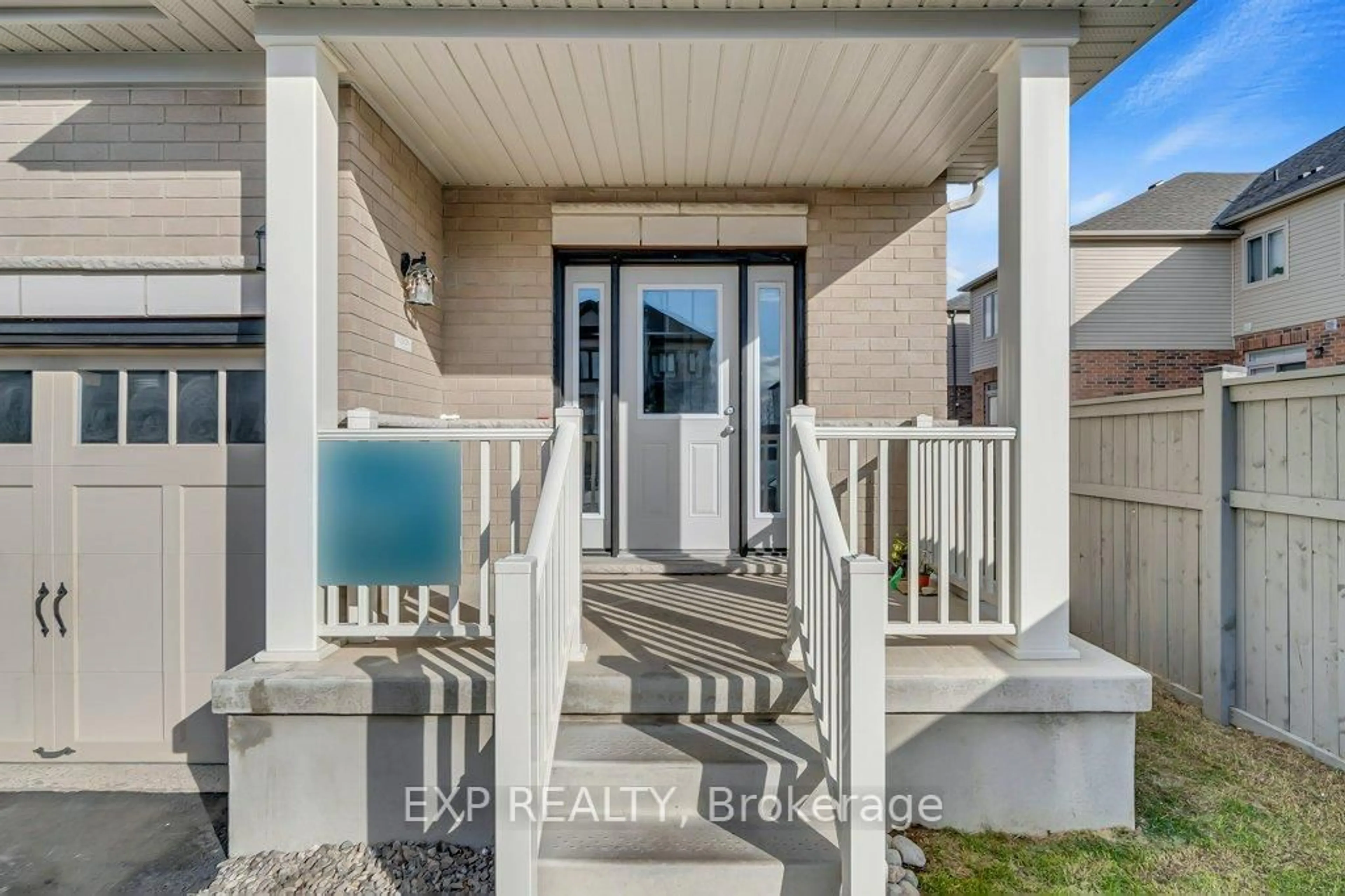 Indoor entryway for 43 Sugar Tr, Kitchener Ontario N2R 0S5