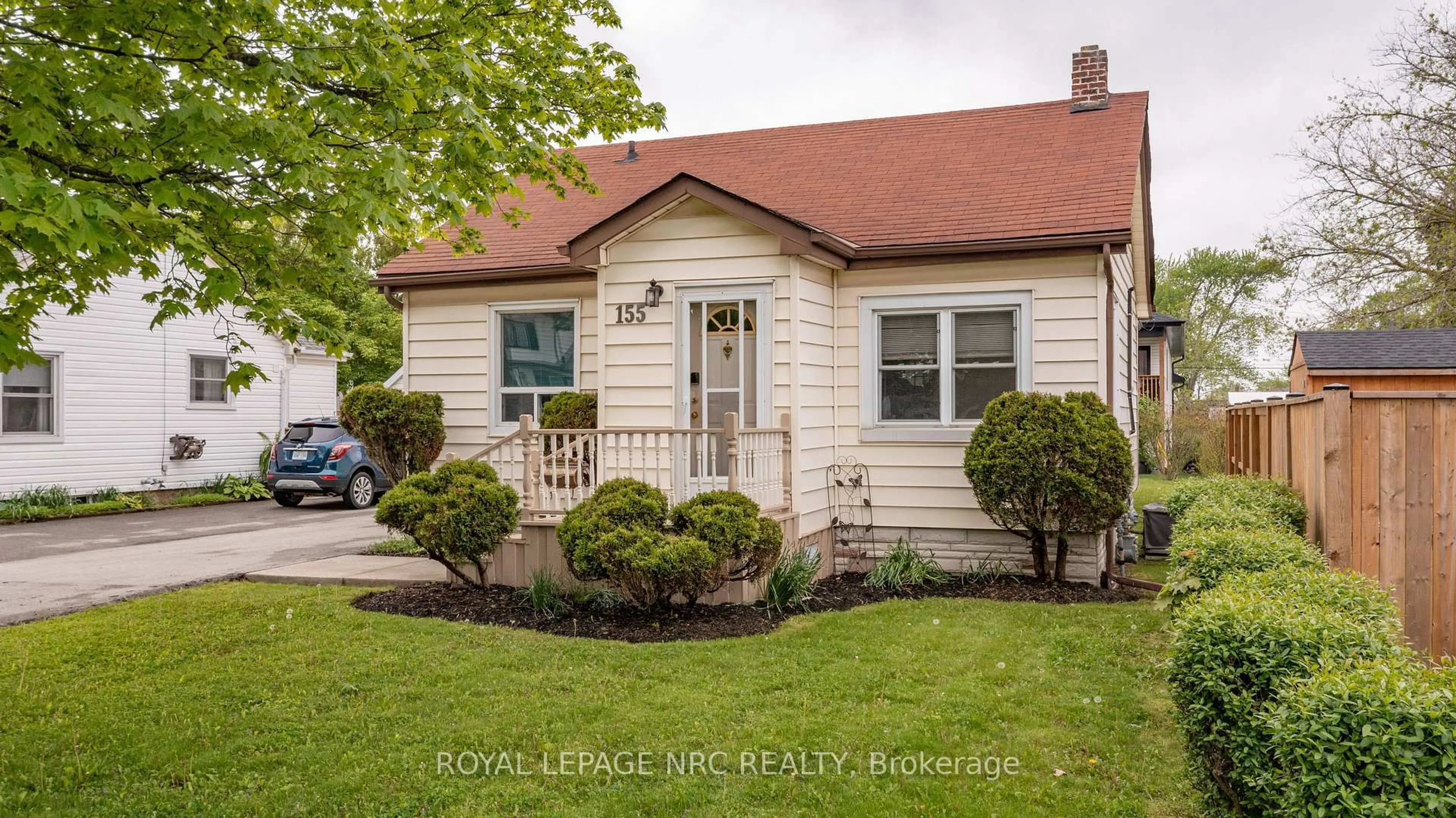 Home with vinyl exterior material, street for 155 Knoll St, Port Colborne Ontario L3K 5B2