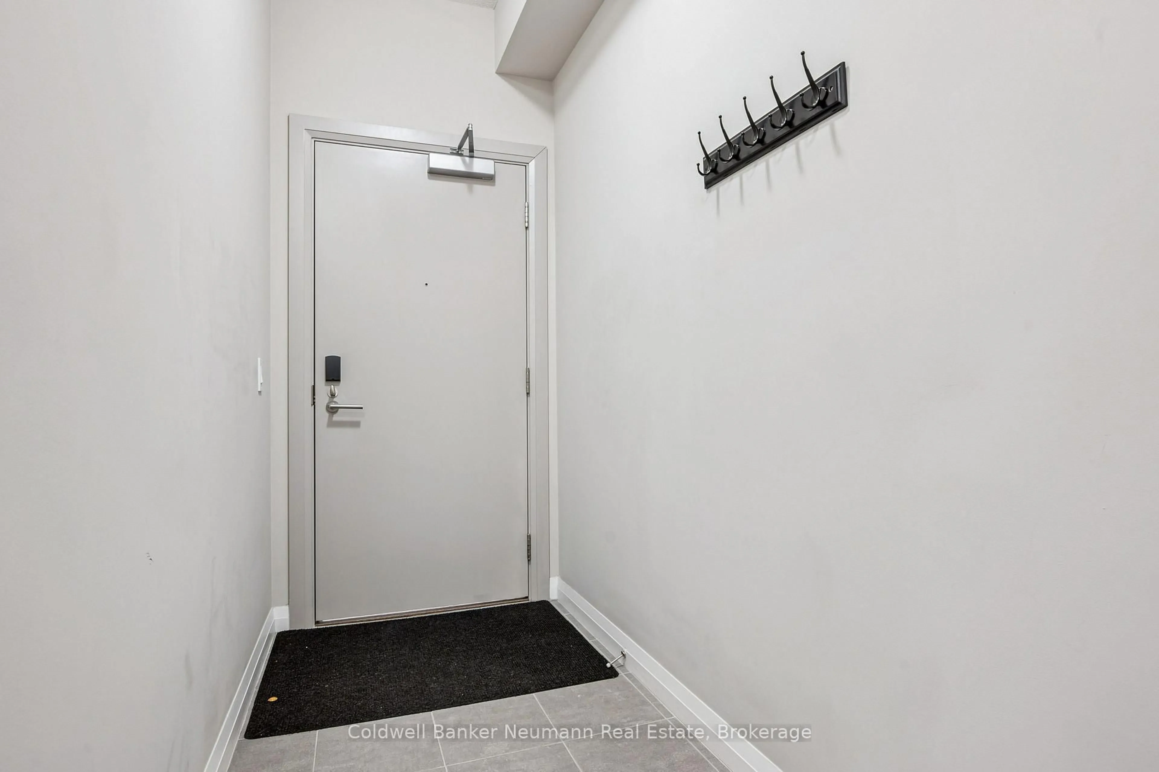 Indoor entryway for 73 Arthur St #410, Guelph Ontario N1E 0S6