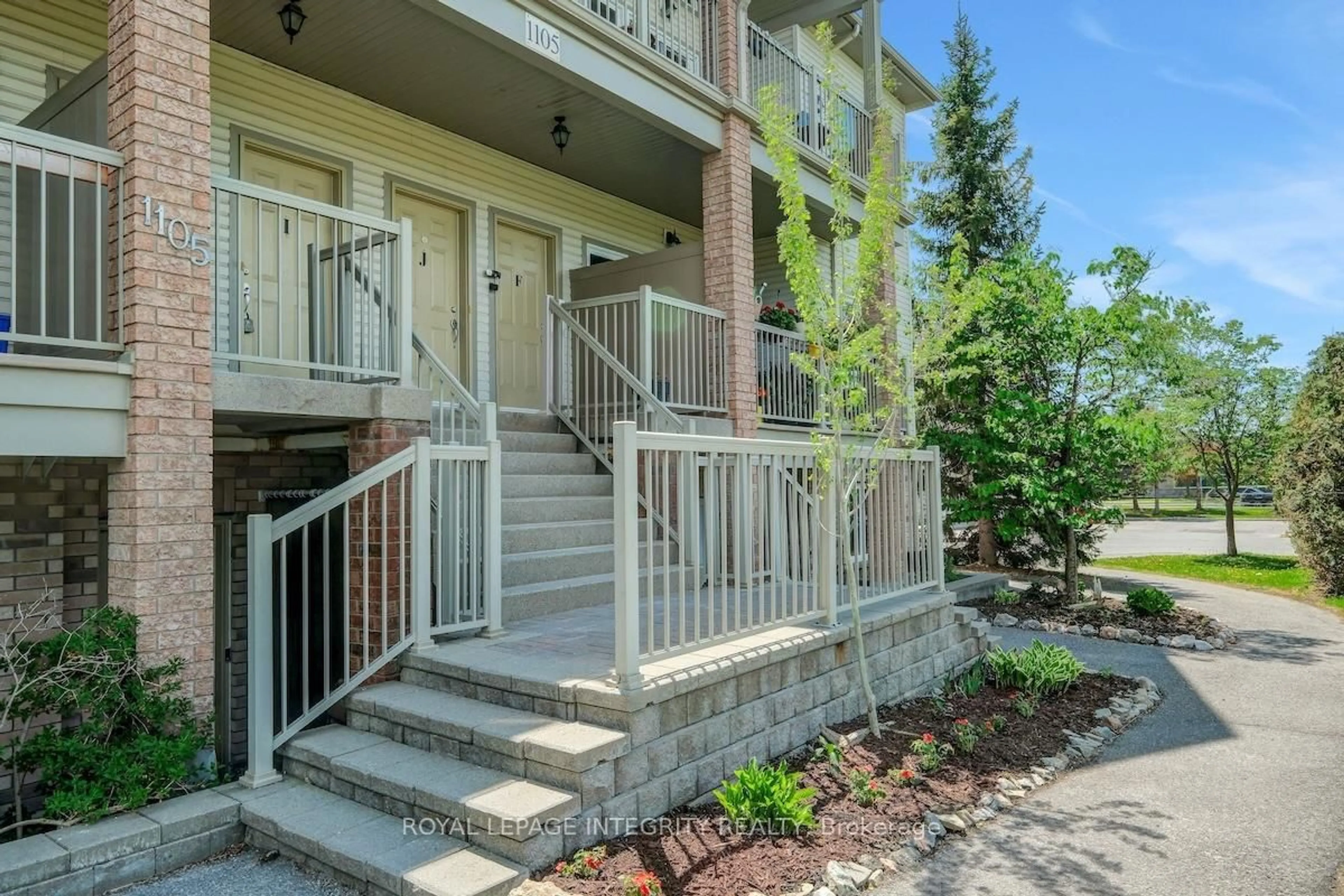 Patio, street for 1105 Stittsville Main St #I, Stittsville Ontario K2S 0C8