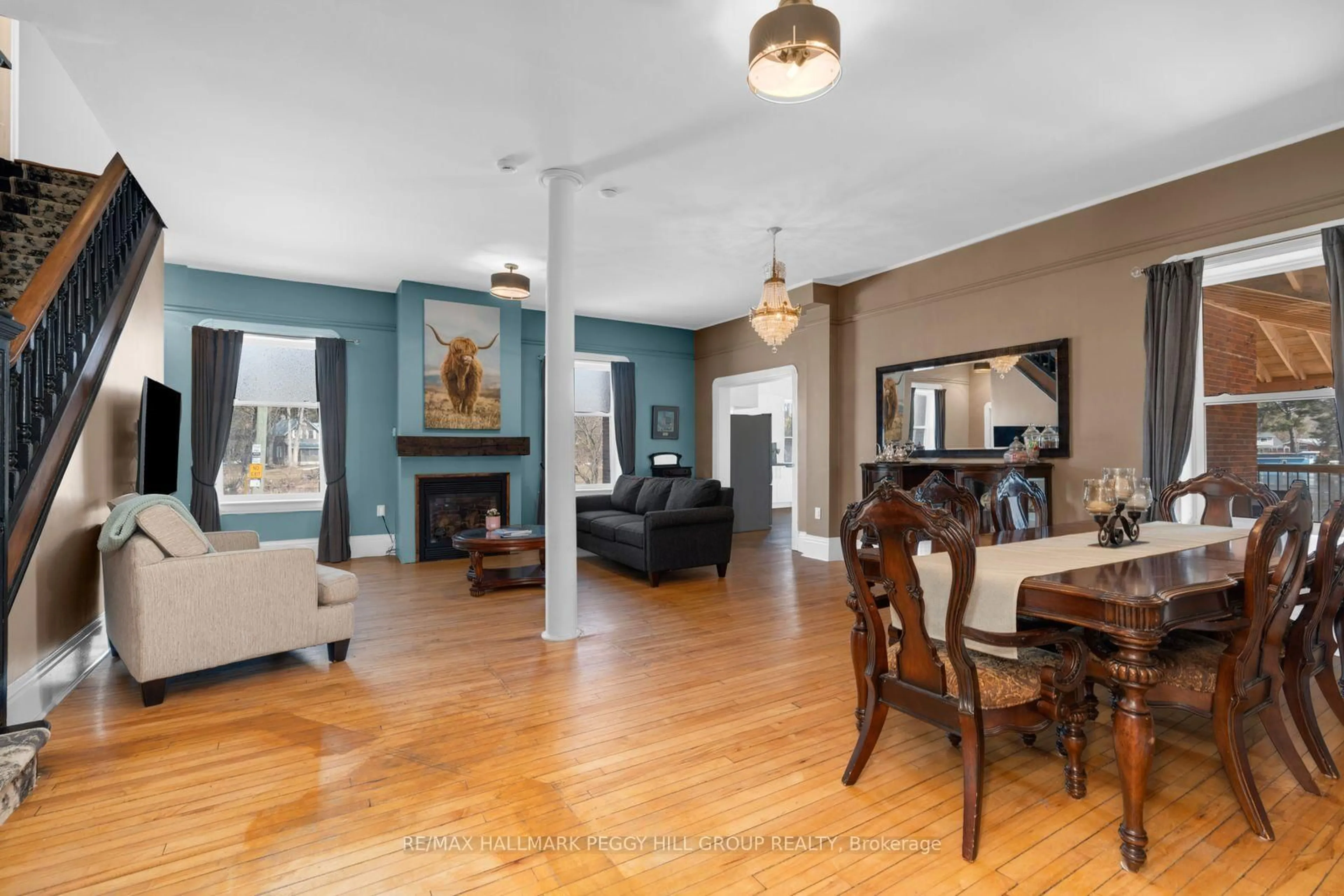 Living room with furniture, unknown for 1002 Cowbell Lane, Gravenhurst Ontario P0E 1N0