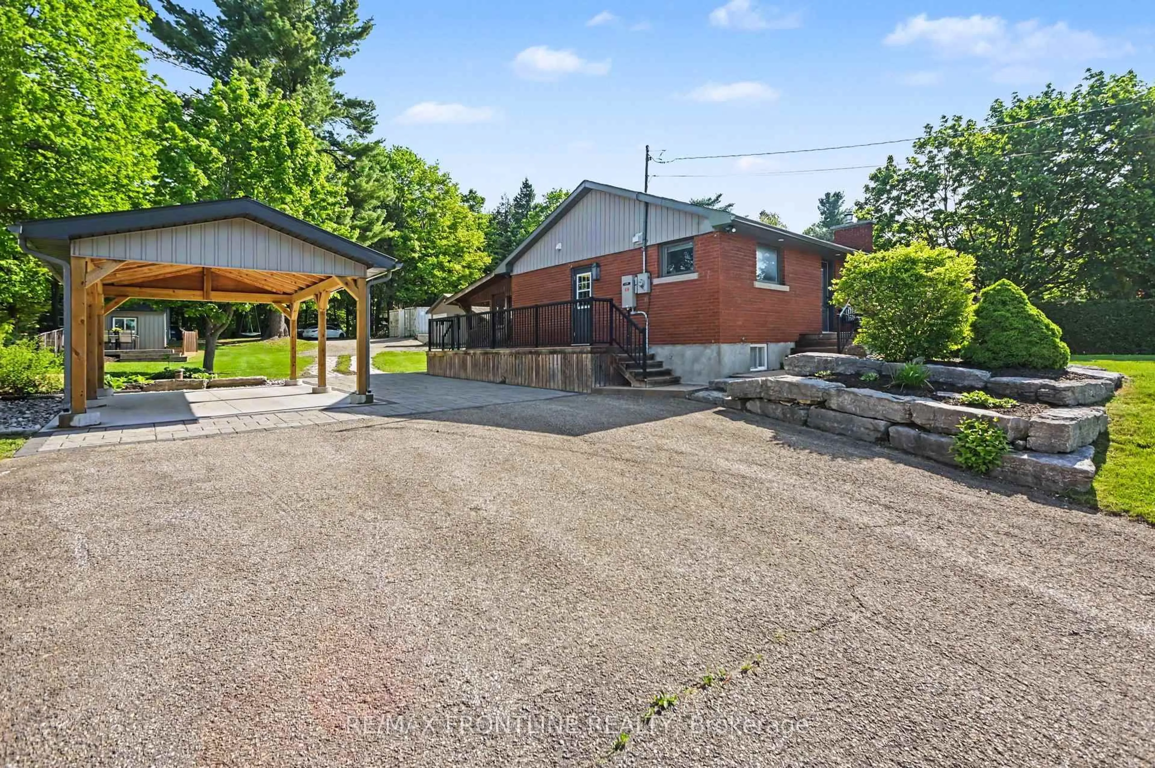 A pic from outside/outdoor area/front of a property/back of a property/a pic from drone, unknown for 2436 Rideau Ferry Rd, Perth Ontario K7H 0G7