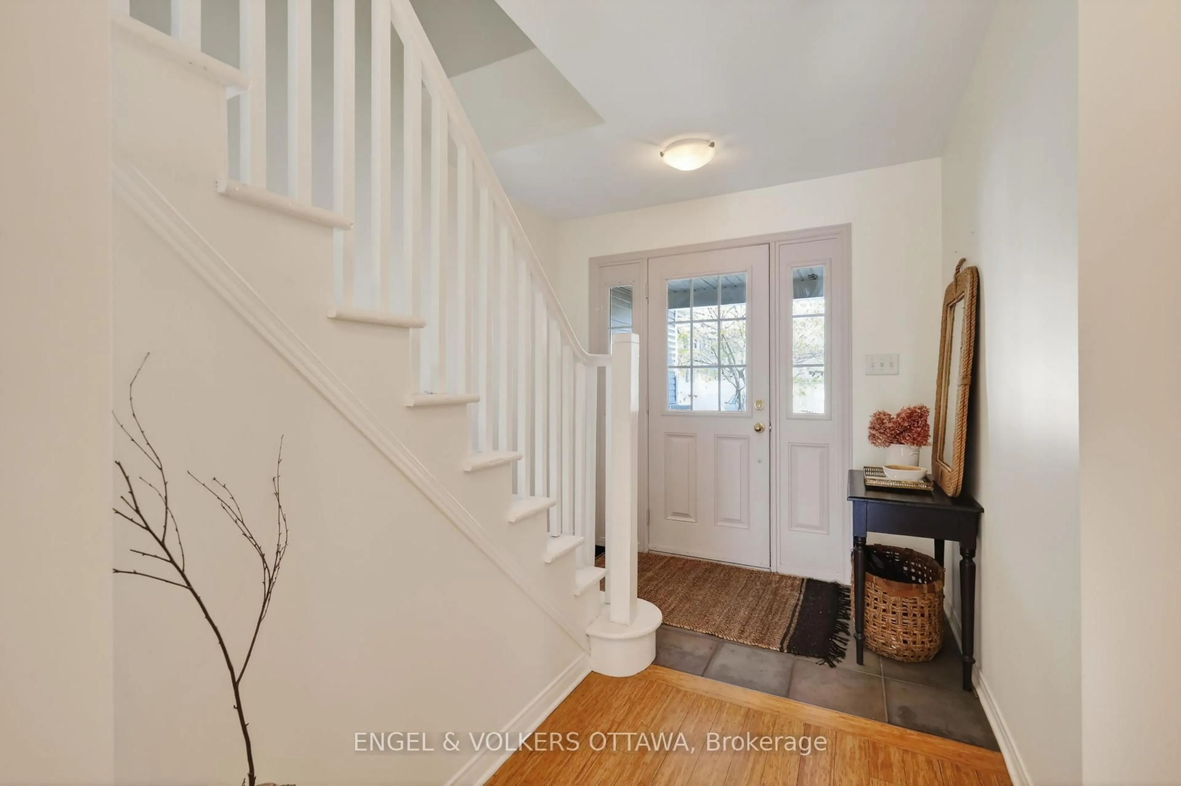 Indoor entryway for 103 Goldwood Private, Ottawa Ontario K2J 0P4
