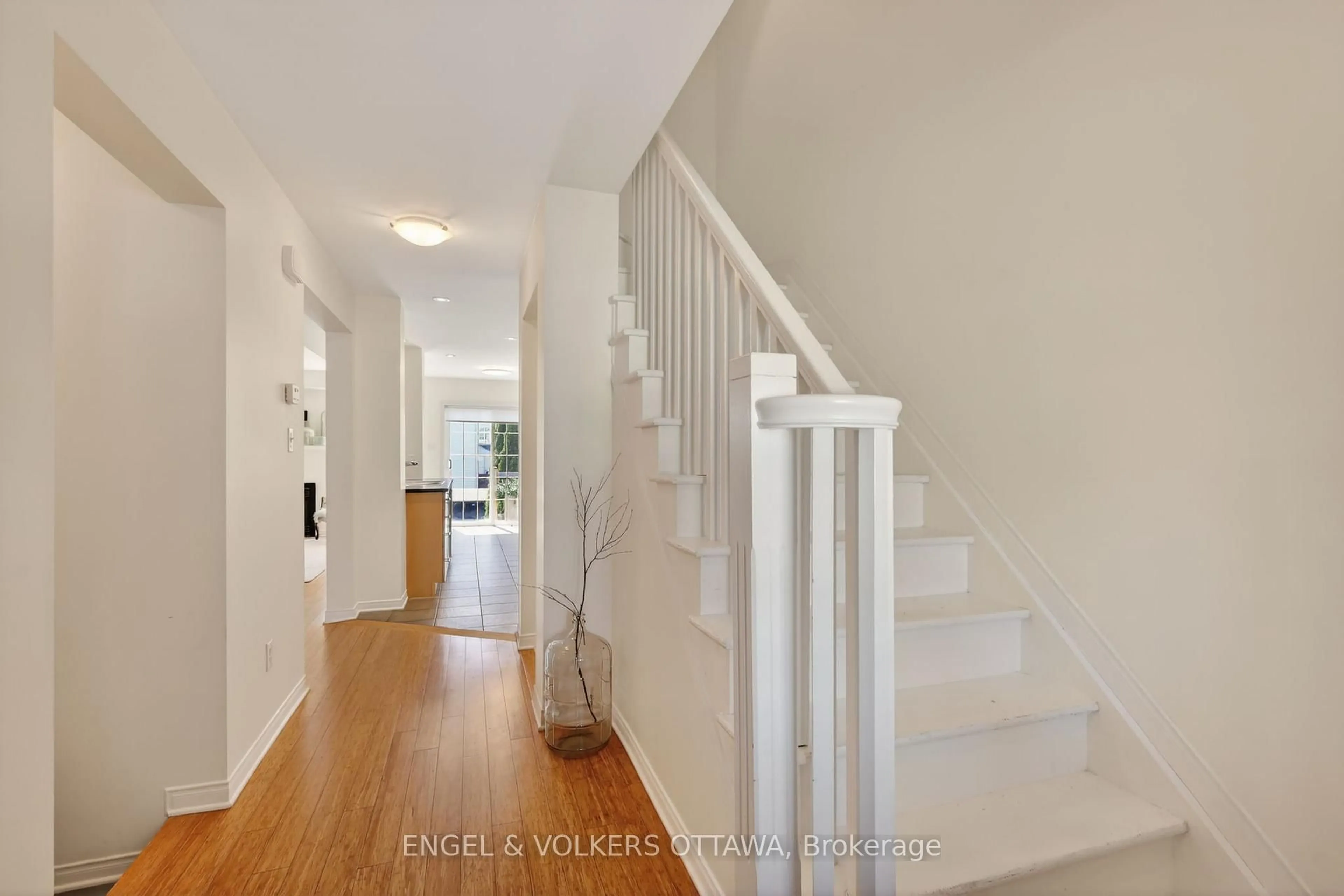 Unknown for 103 Goldwood Private, Ottawa Ontario K2J 0P4