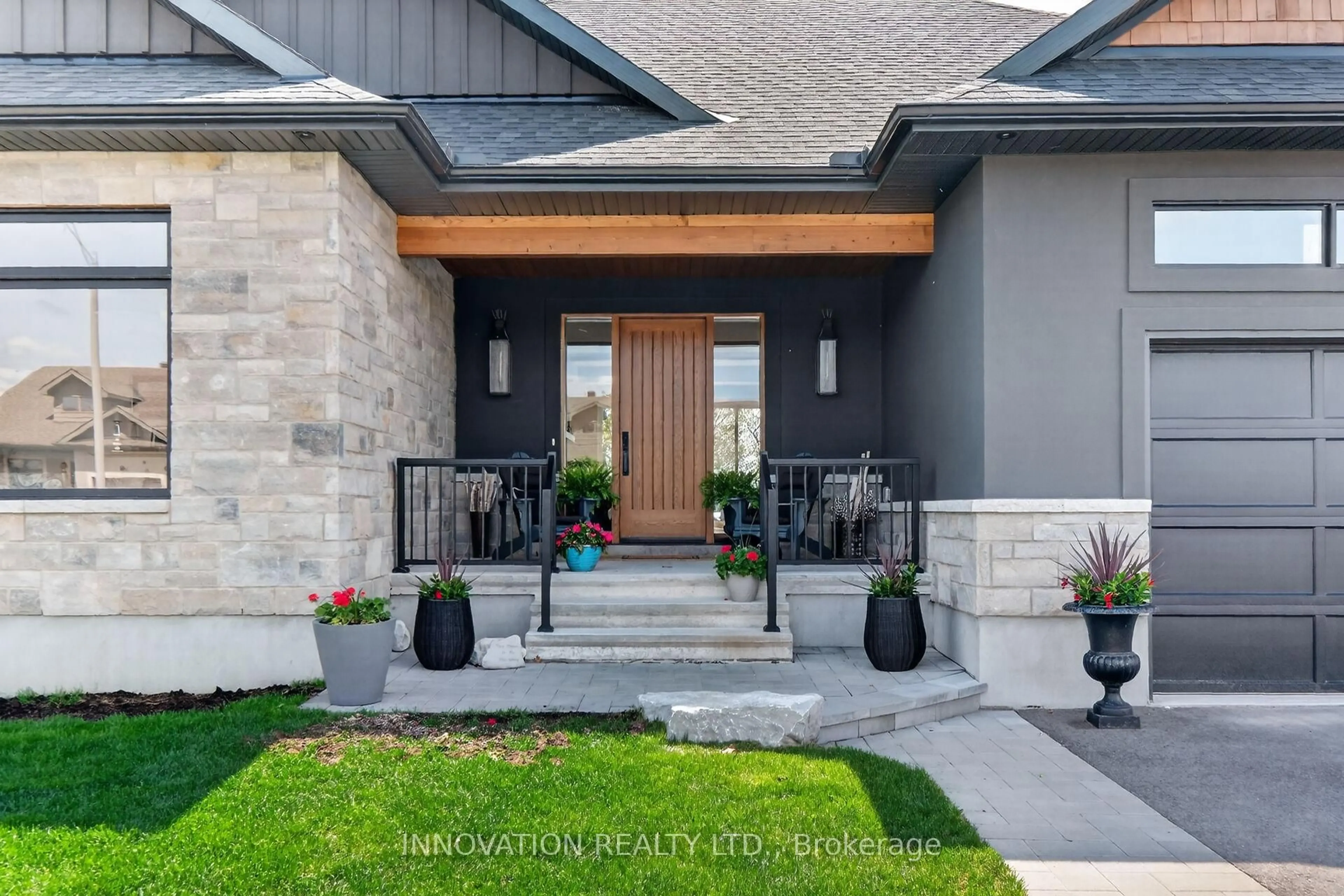 Indoor entryway for 358 Spring St, Almonte Ontario K0A 1A0