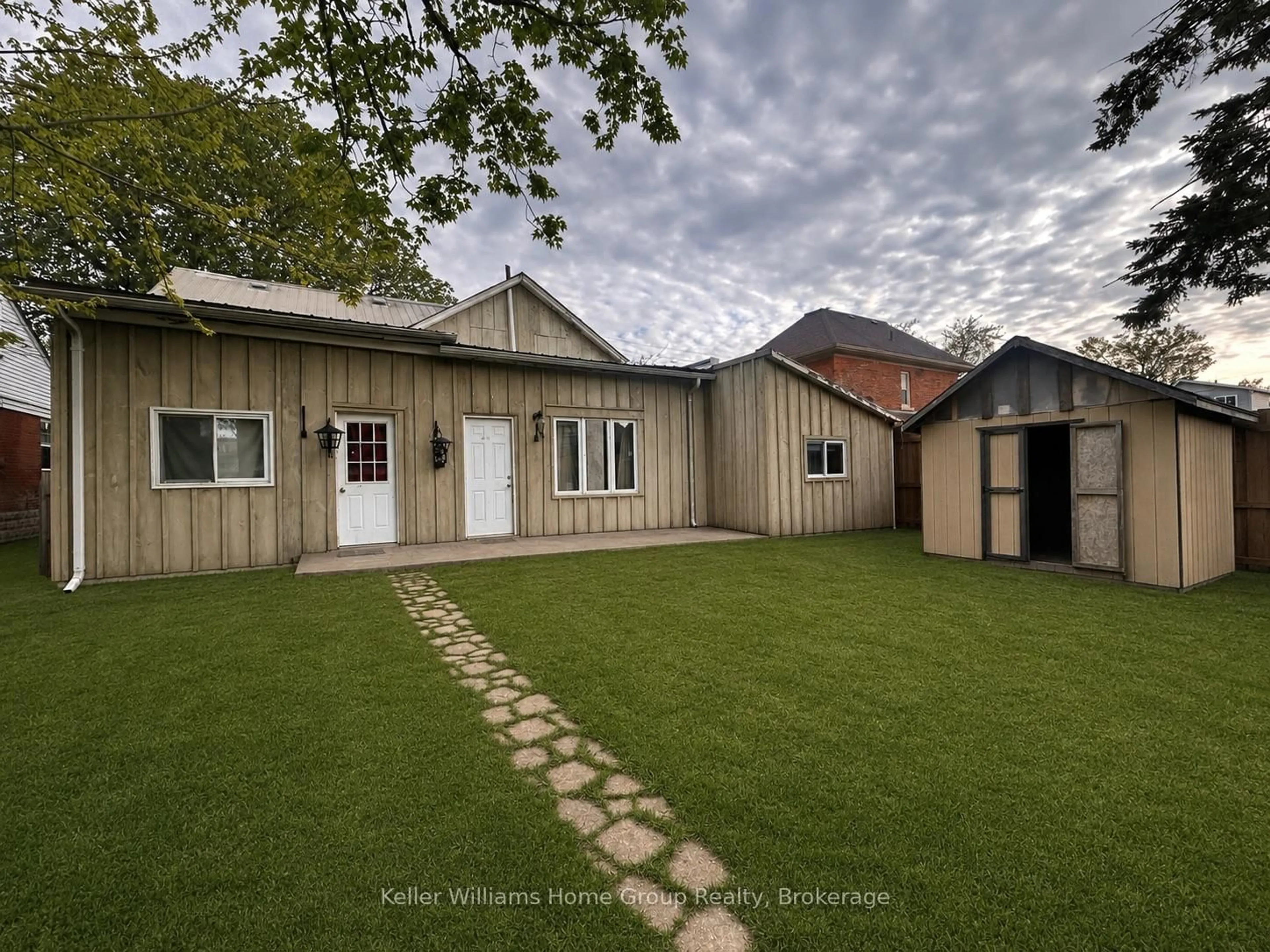 A pic from outside/outdoor area/front of a property/back of a property/a pic from drone, street for 236 Andrew St, Shelburne Ontario L0N 1S4