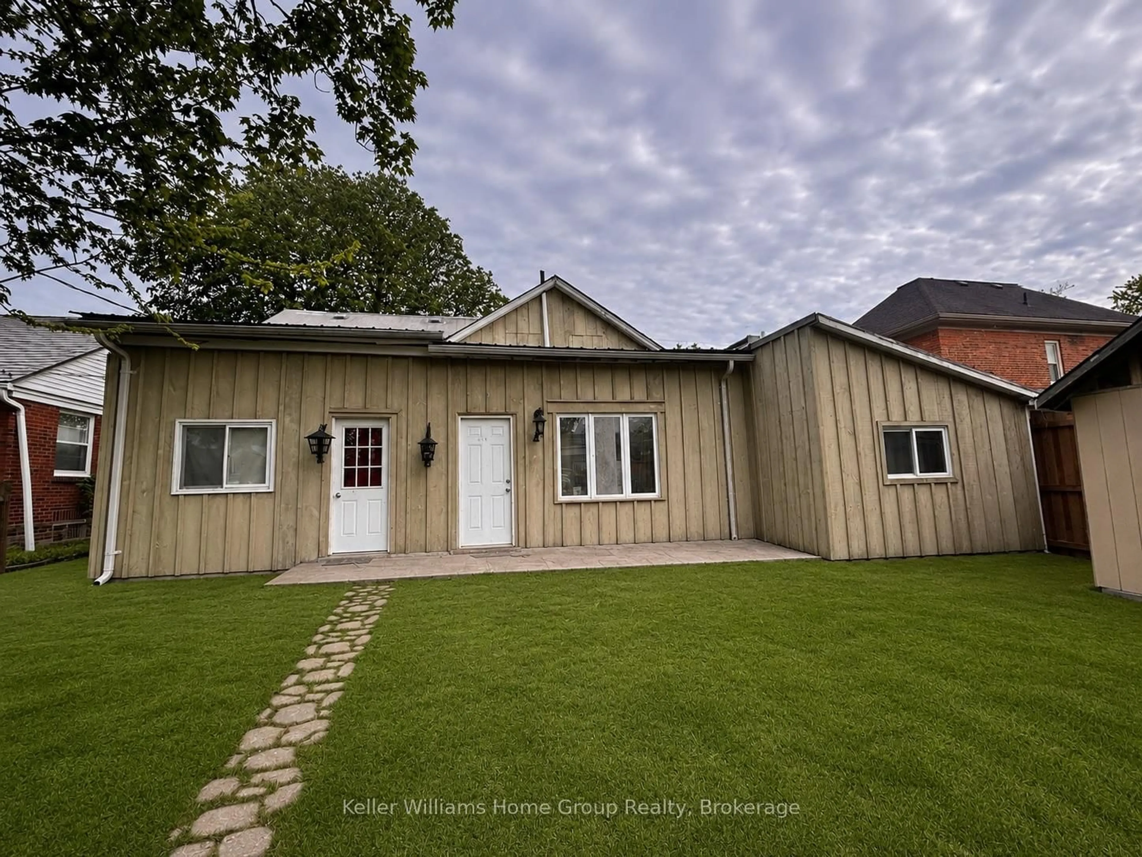 A pic from outside/outdoor area/front of a property/back of a property/a pic from drone, unknown for 236 Andrew St, Shelburne Ontario L0N 1S4