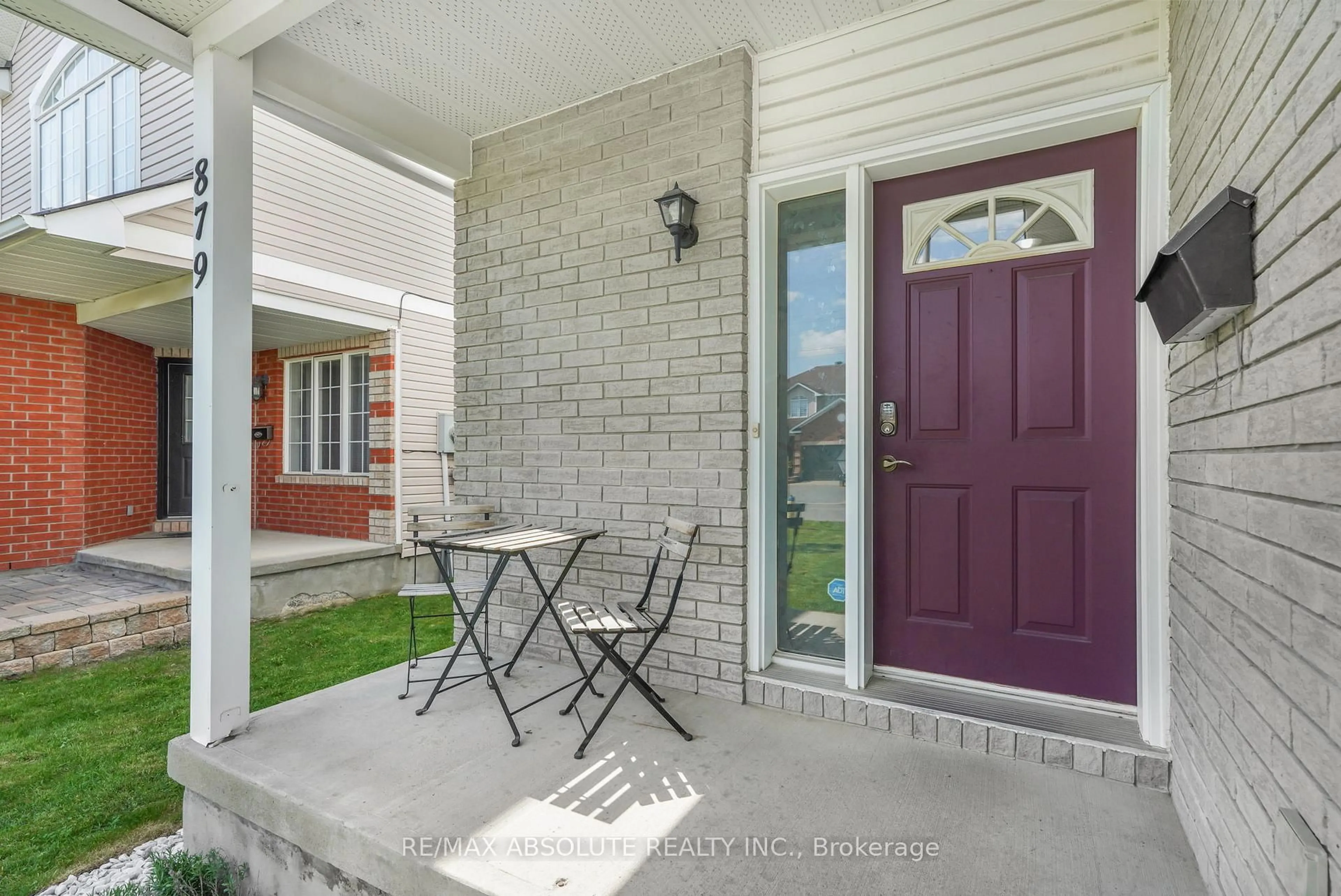 Indoor entryway for 879 Paradise Cres, Ottawa Ontario K4A 3S4