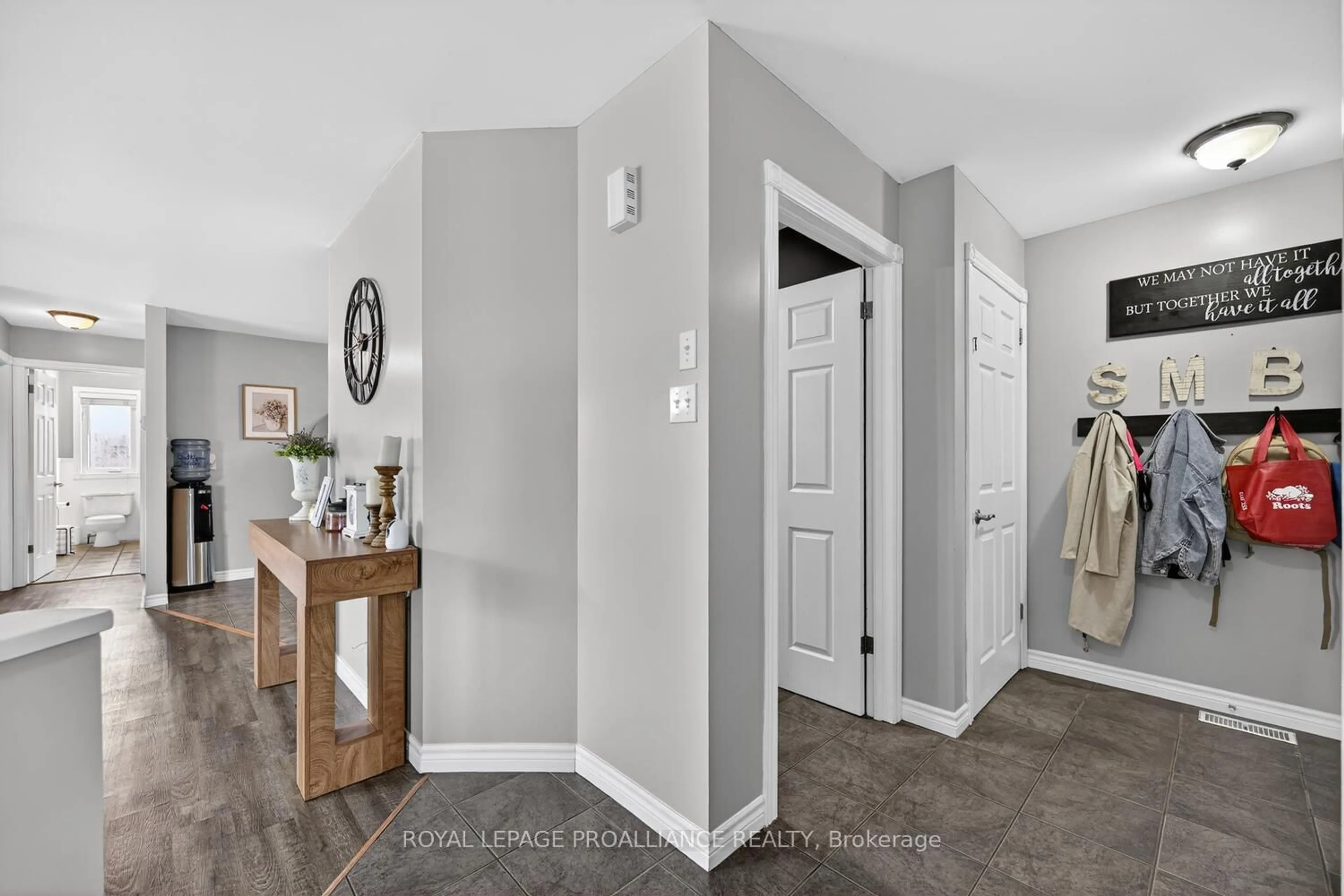 Indoor entryway for 5500 Meadowbrook Dr, South Dundas Ontario K0E 1K0