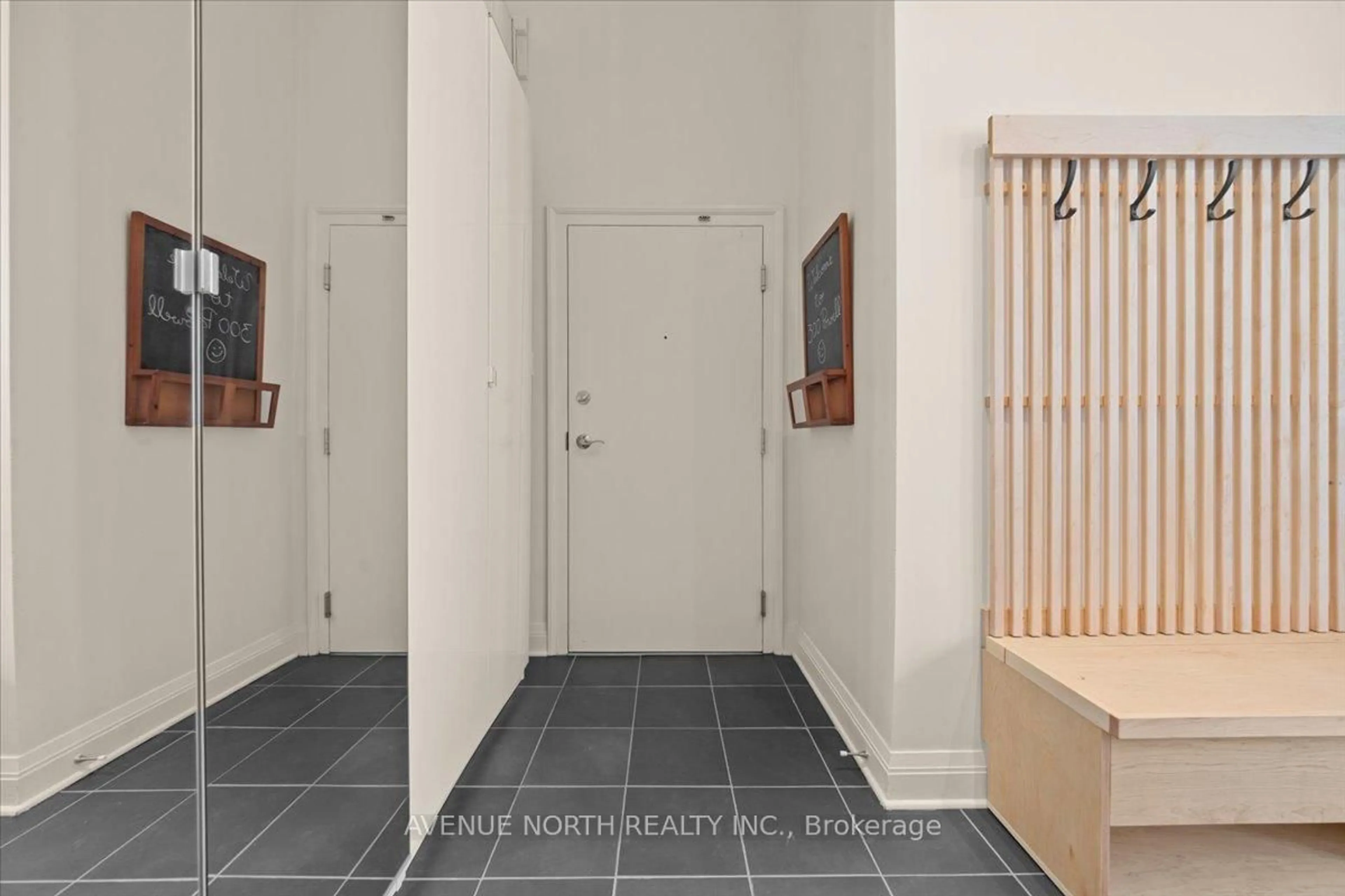 Indoor entryway for 300 Powell Ave #208, Ottawa Ontario K1S 5T3