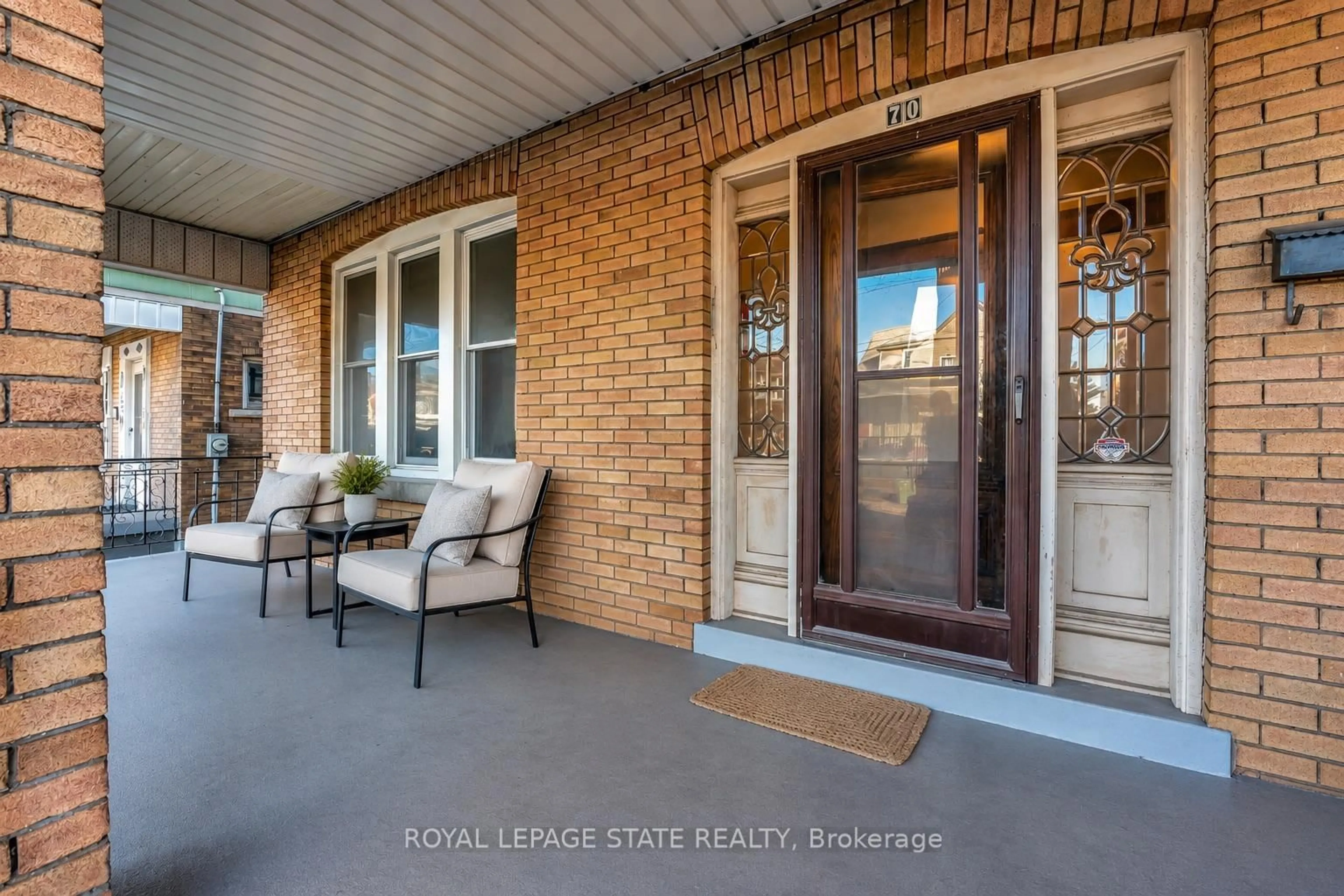 Indoor entryway for 70 Belview Ave, Hamilton Ontario L8L 7K8