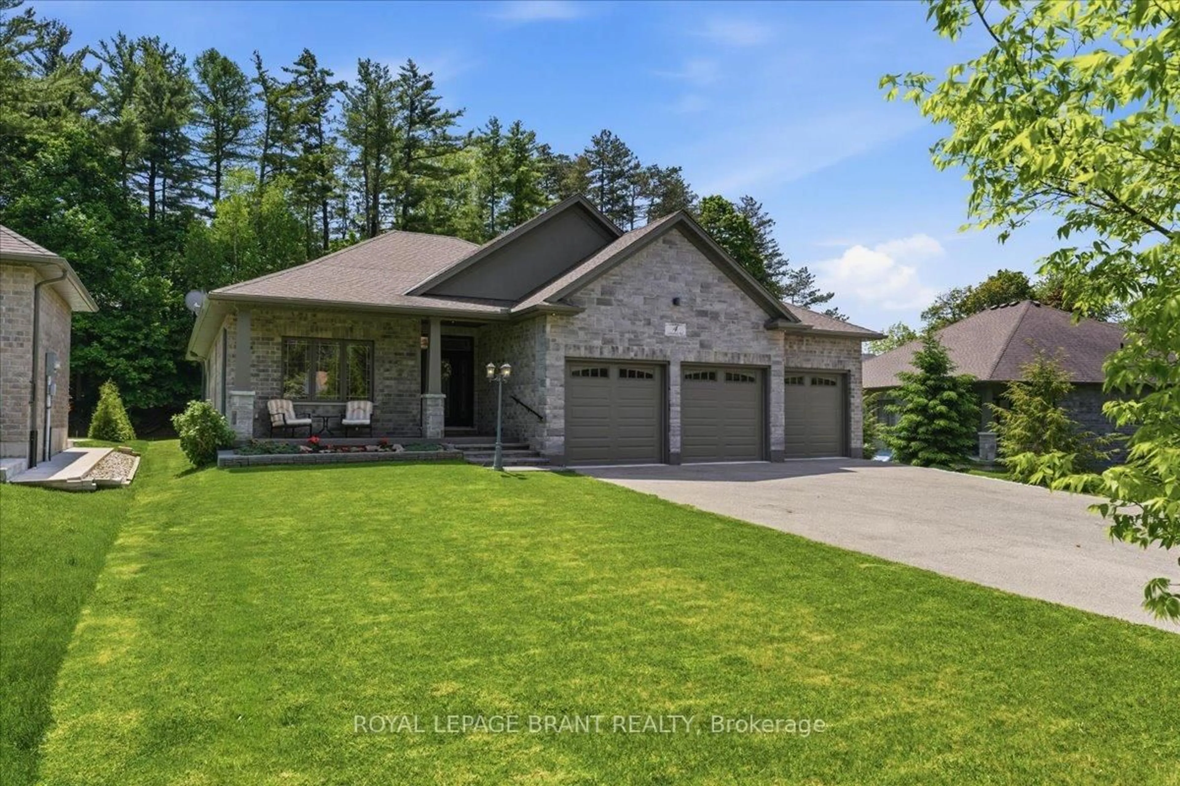 Home with brick exterior material, unknown for 4 Lynndale Rd, Norfolk Ontario N3Y 0E2