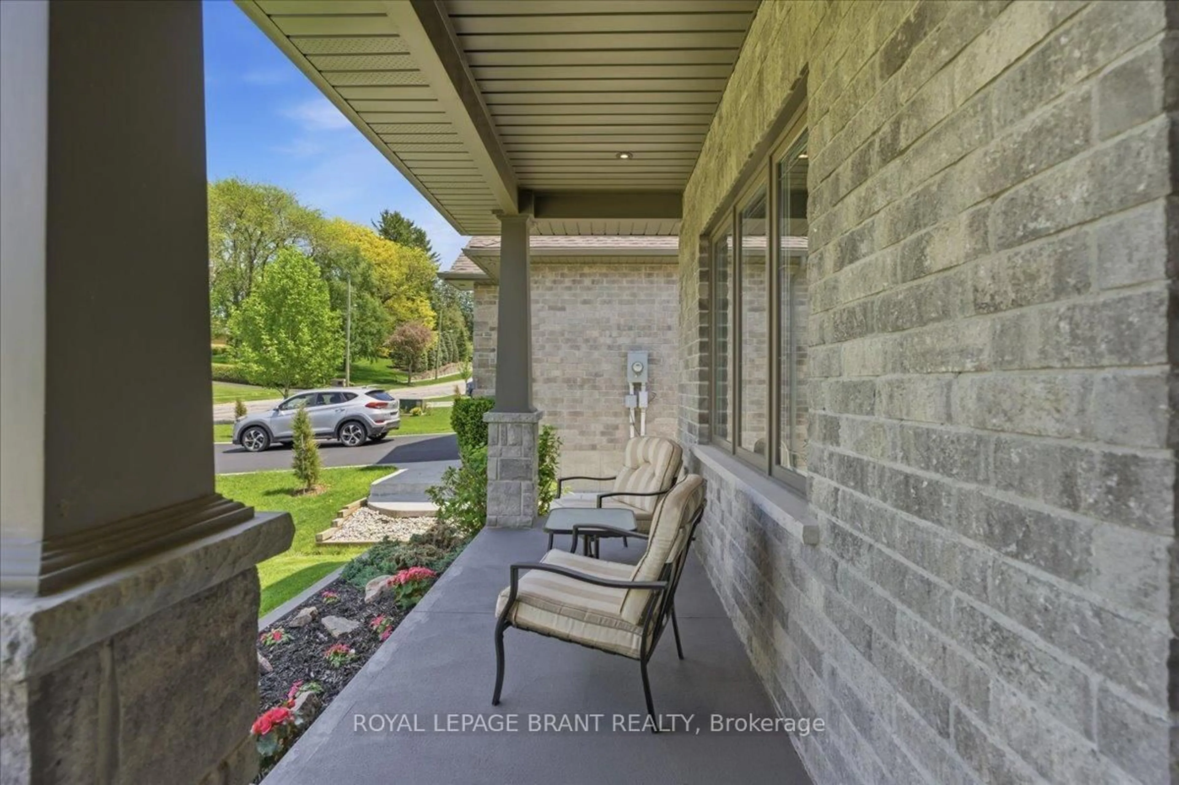 Patio, street for 4 Lynndale Rd, Norfolk Ontario N3Y 0E2