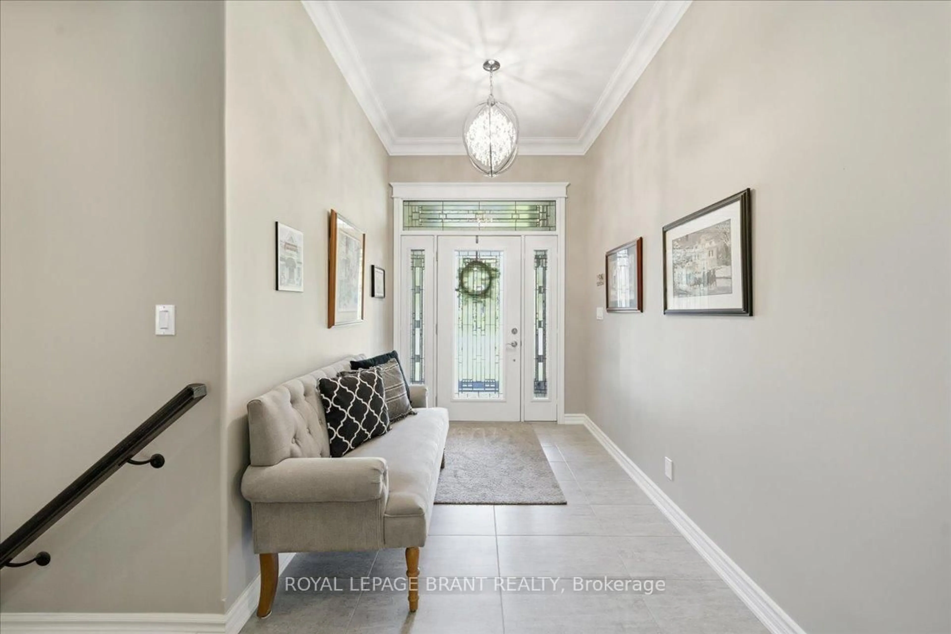Indoor entryway for 4 Lynndale Rd, Norfolk Ontario N3Y 0E2