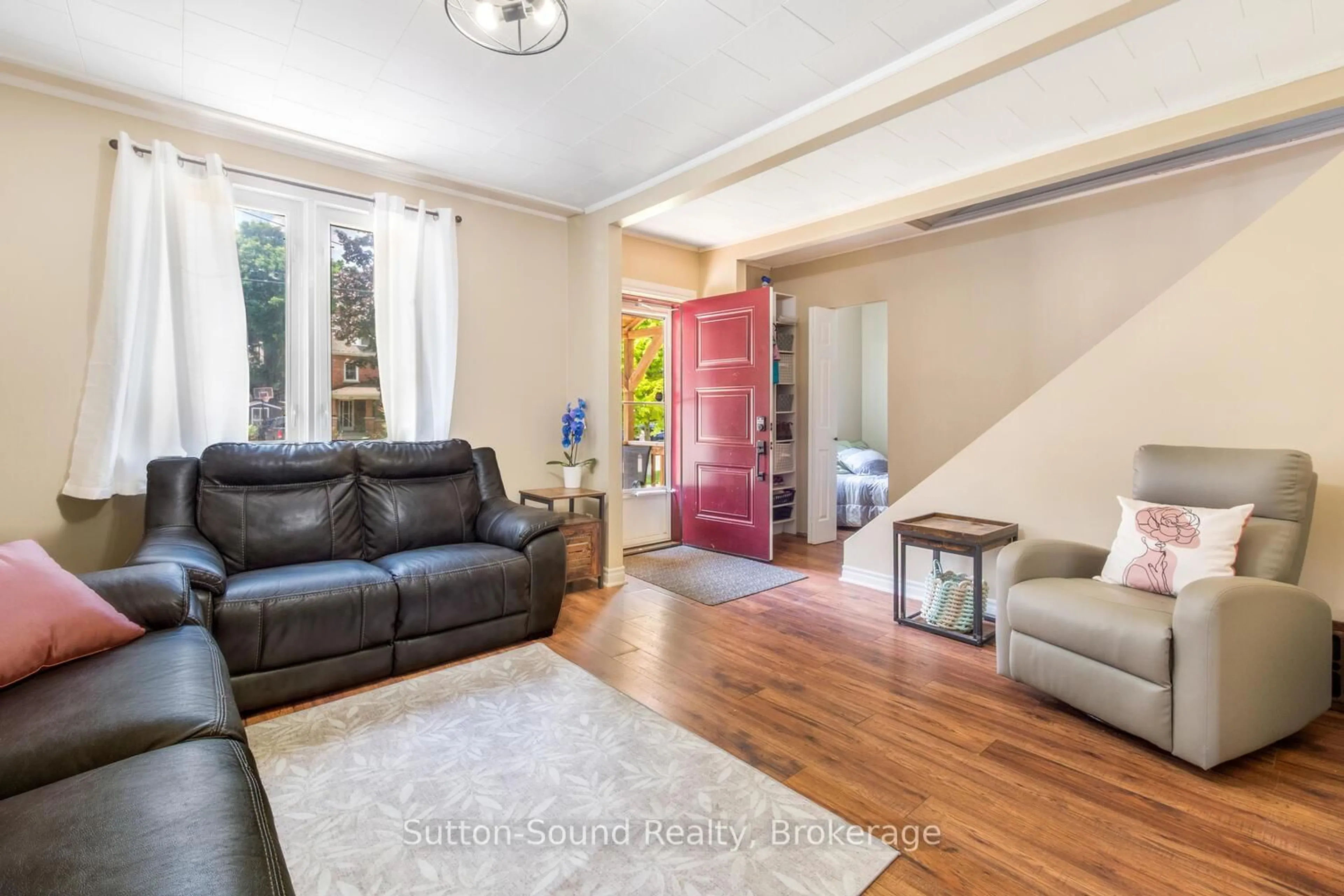 Living room with furniture, unknown for 1139 4th Ave, Owen Sound Ontario N4K 4W3