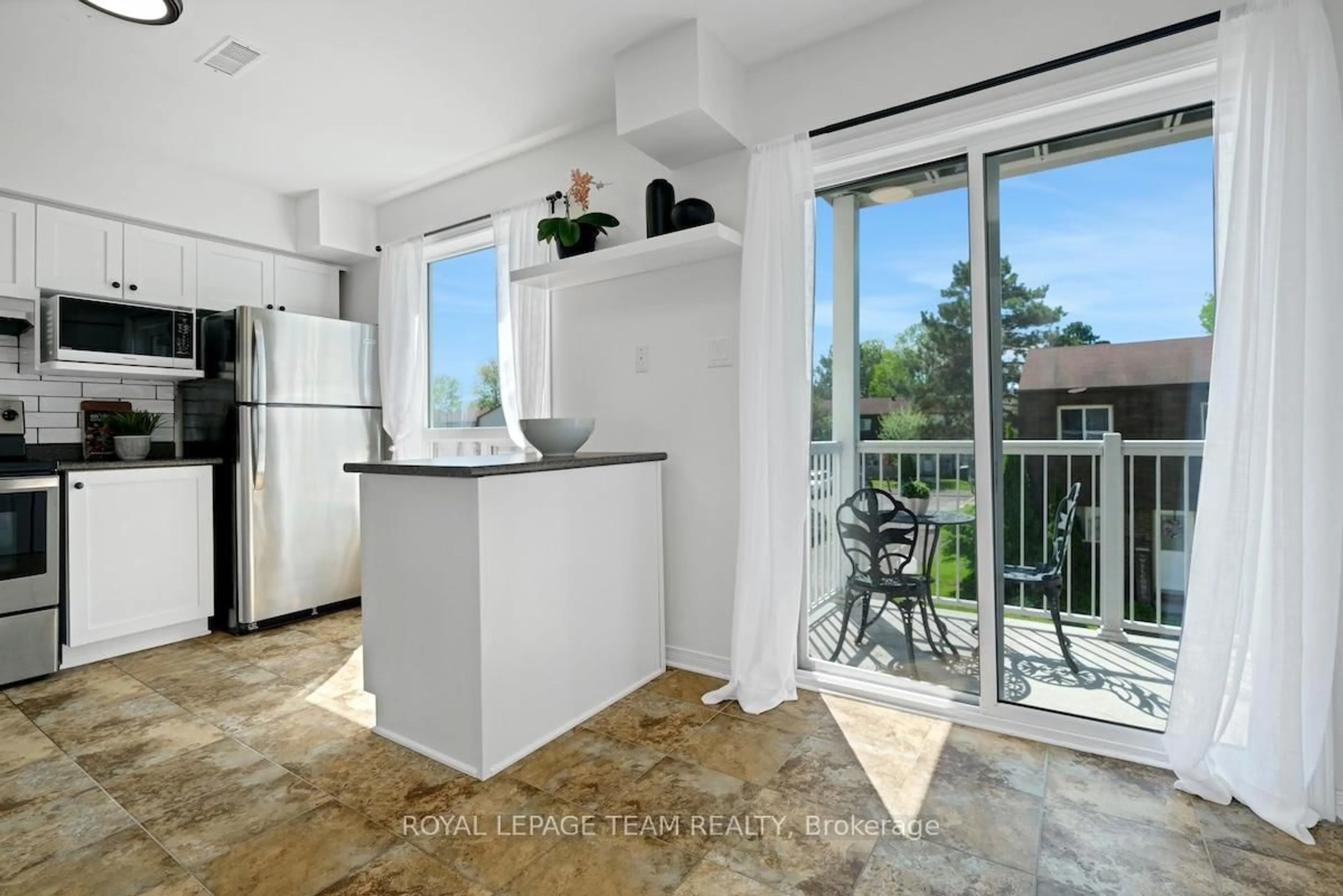Open concept kitchen, unknown for 320 Wiffen Private, Ottawa Ontario K2H 1G3