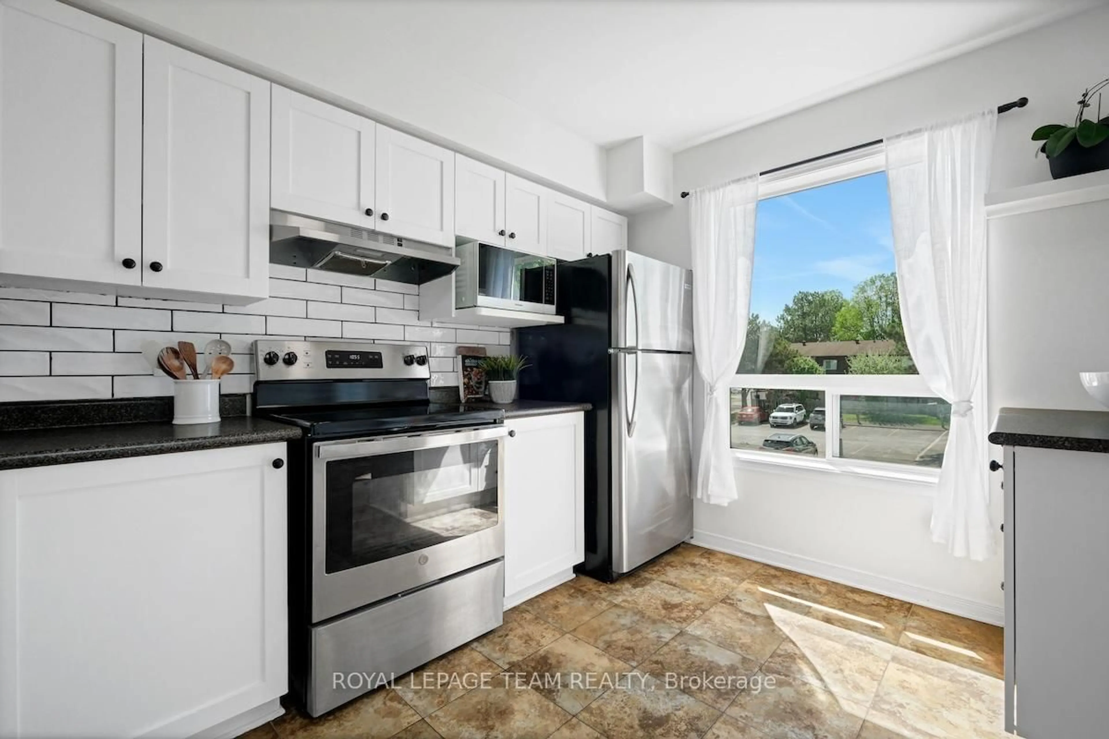 Standard kitchen, unknown for 320 Wiffen Private, Ottawa Ontario K2H 1G3