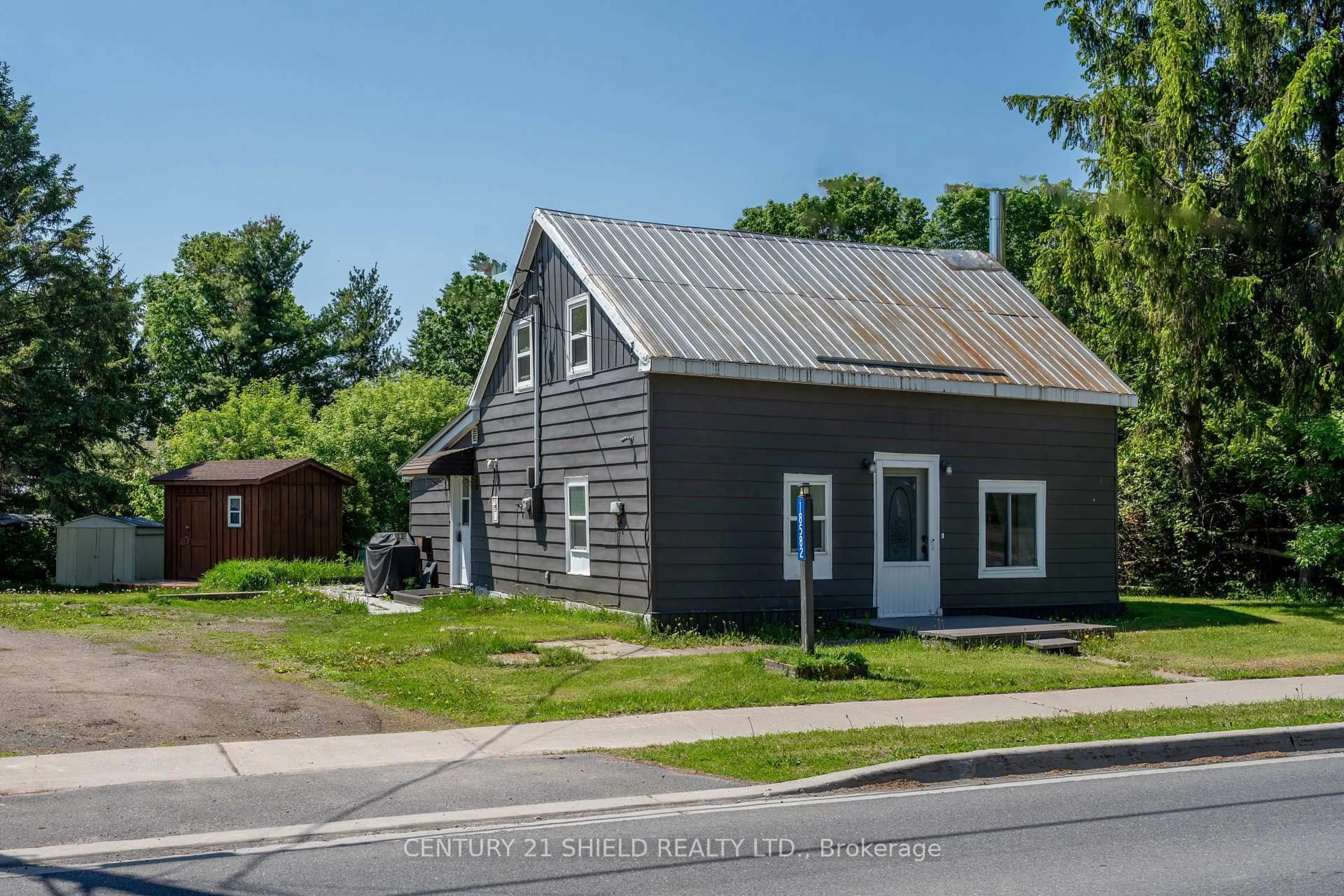 Shed for 18582 Dundas St, South Glengarry Ontario K0C 1S0