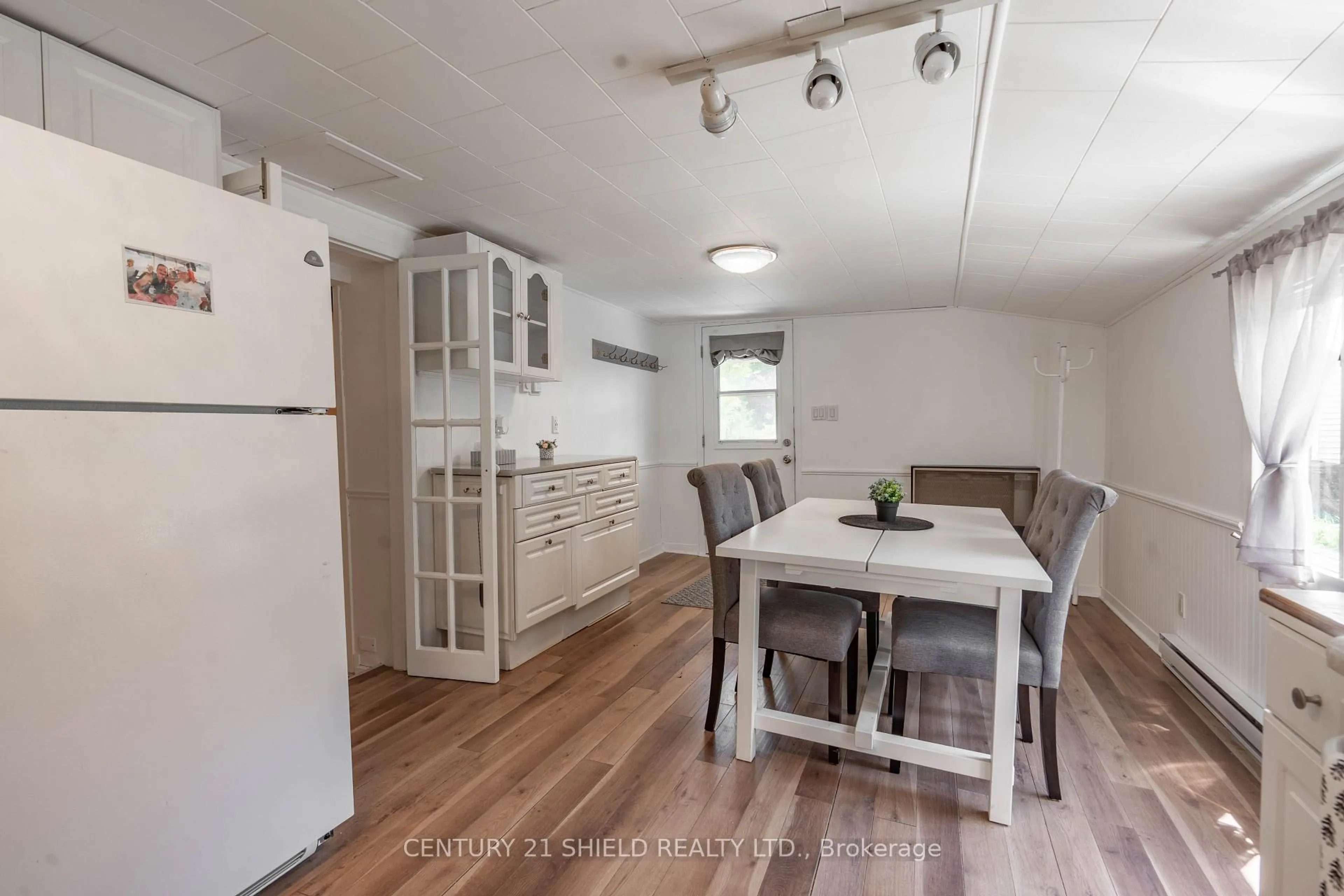 Unknown for 18582 Dundas St, South Glengarry Ontario K0C 1S0