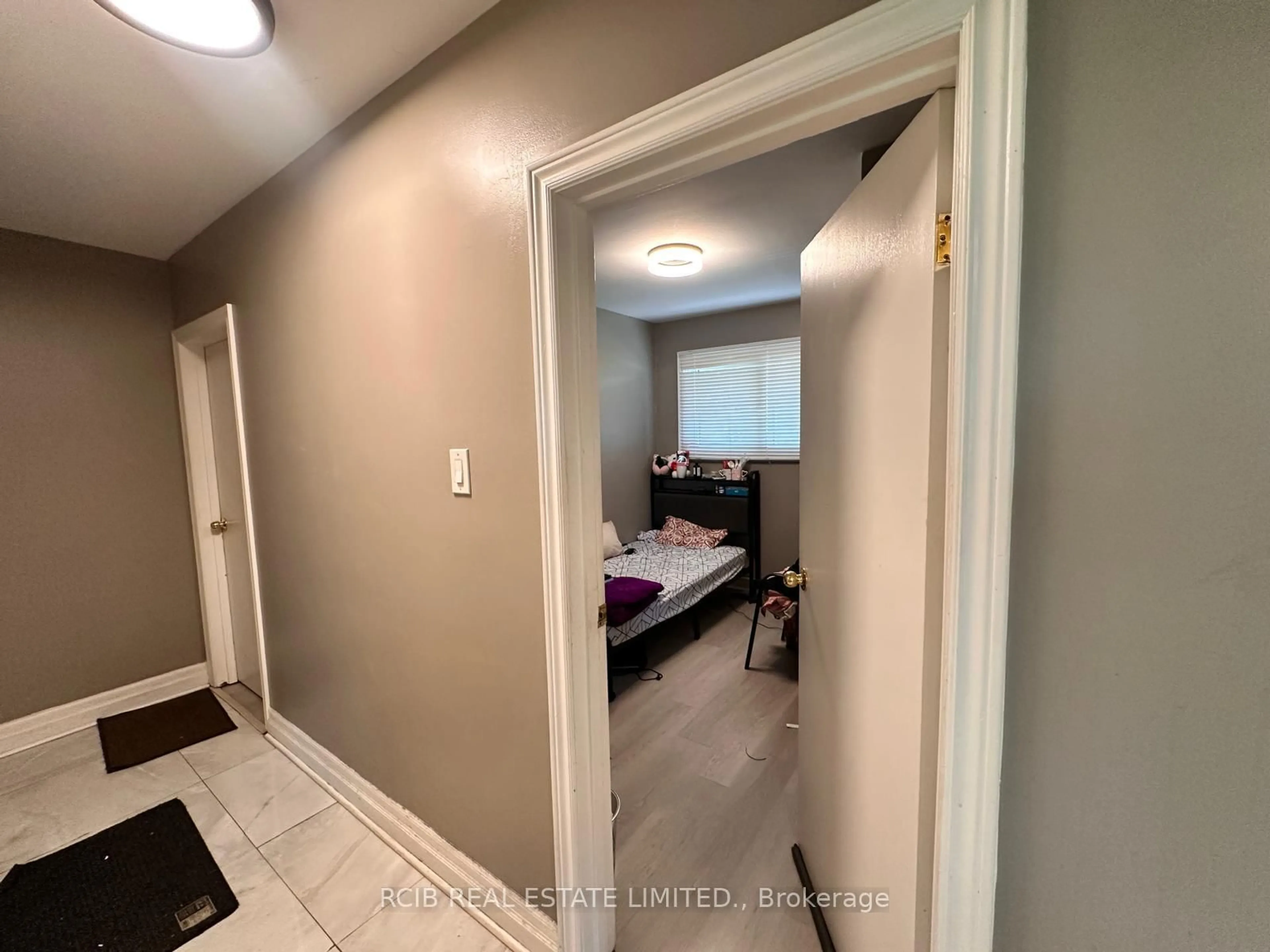 A pic of a room for 1302 Hillcrest Ave, London East Ontario N5Y 4N5