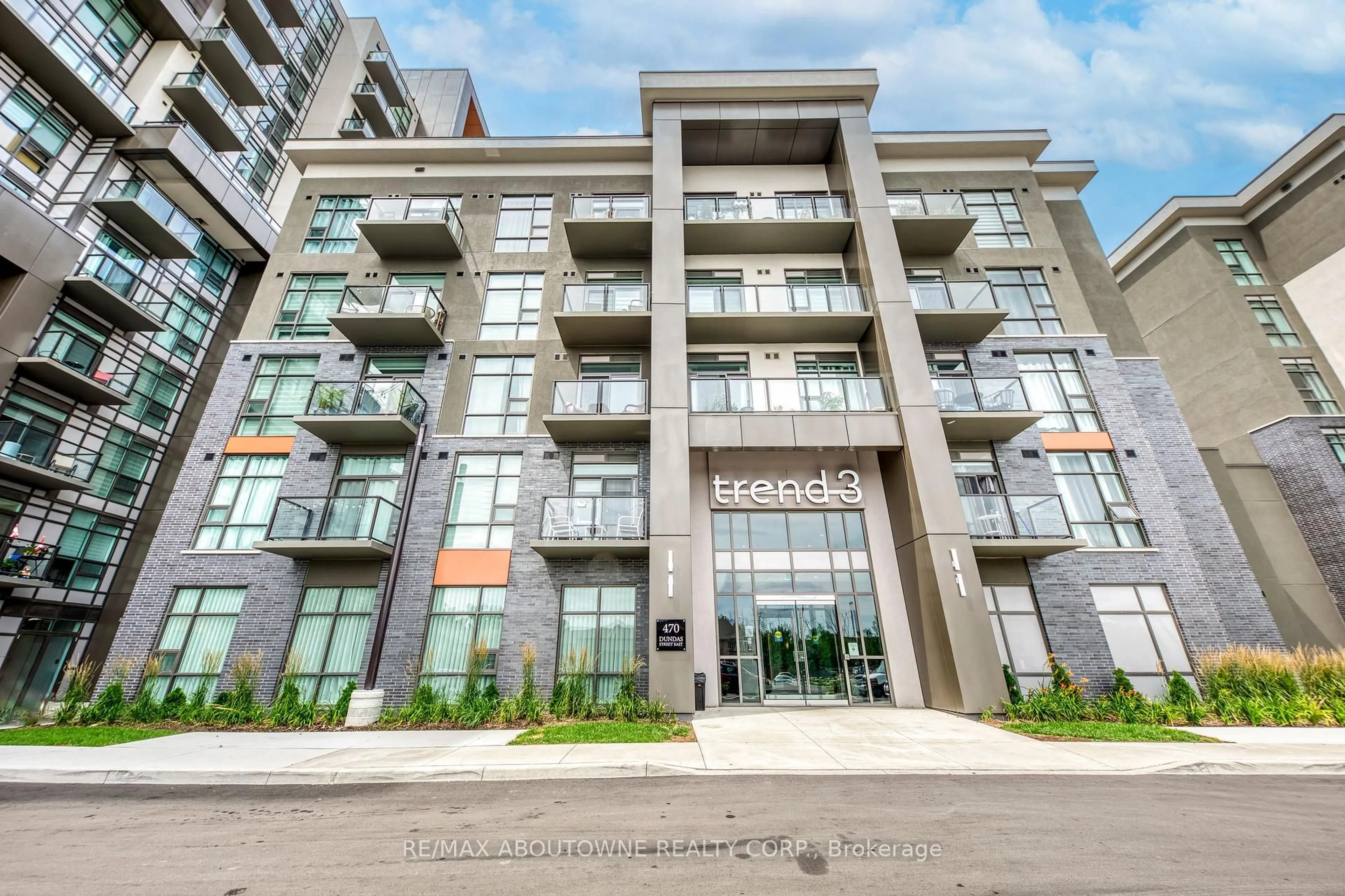 Indoor foyer for 470 Dundas St #429, Hamilton Ontario L8B 2A6