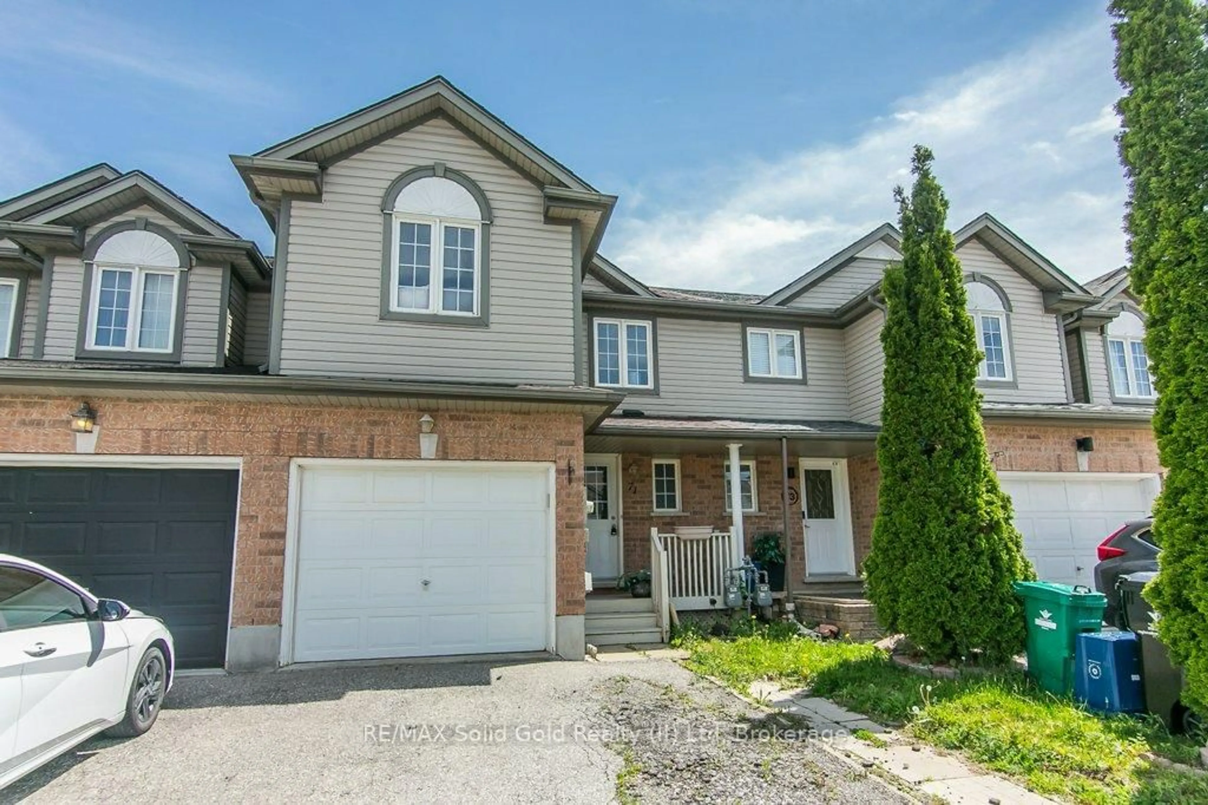 Home with brick exterior material, street for 71 Foxglove Cres, Kitchener Ontario N2E 3Y8