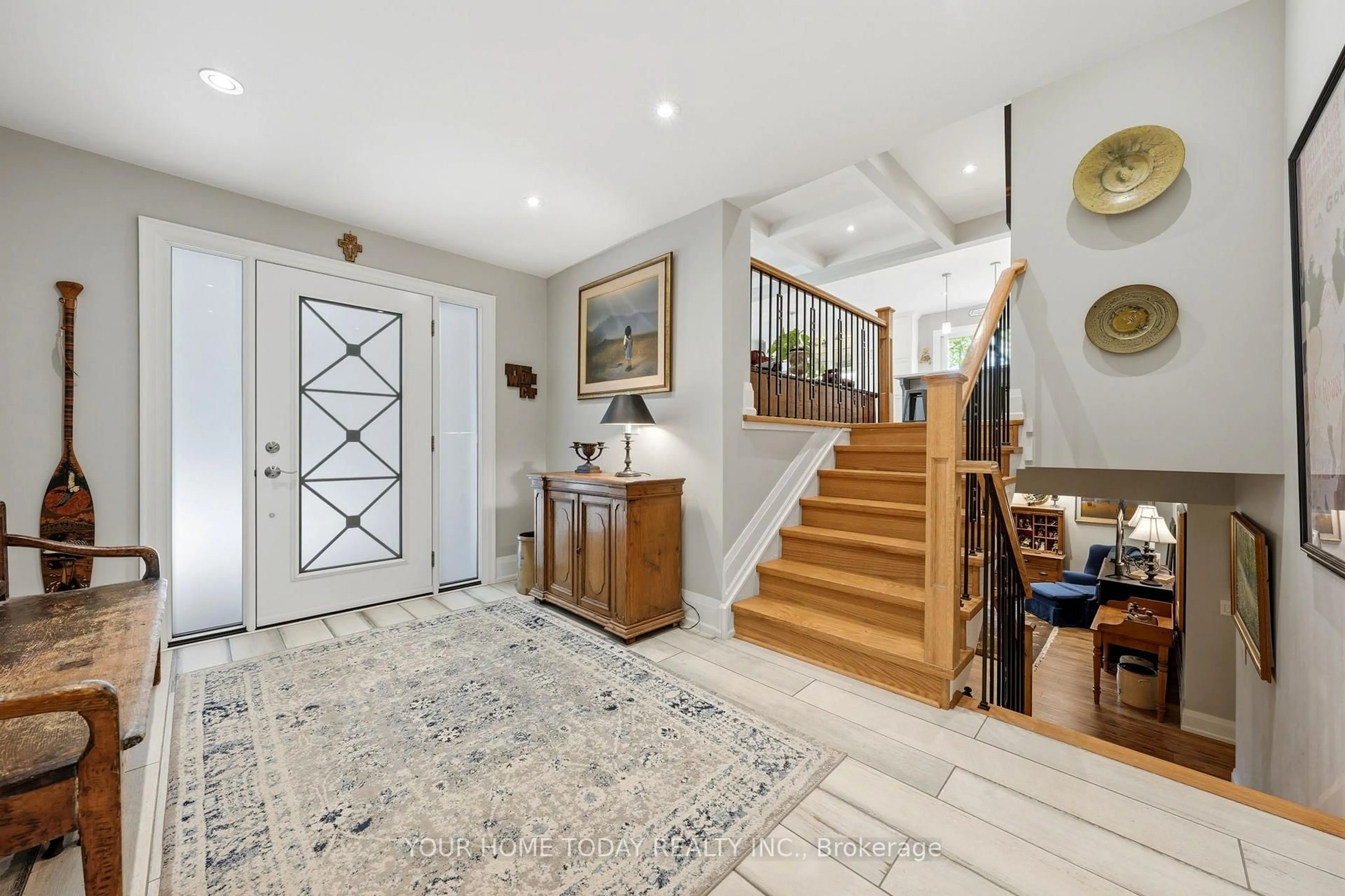 Indoor entryway for 5214 Tenth Line, Erin Ontario N0B 1T0