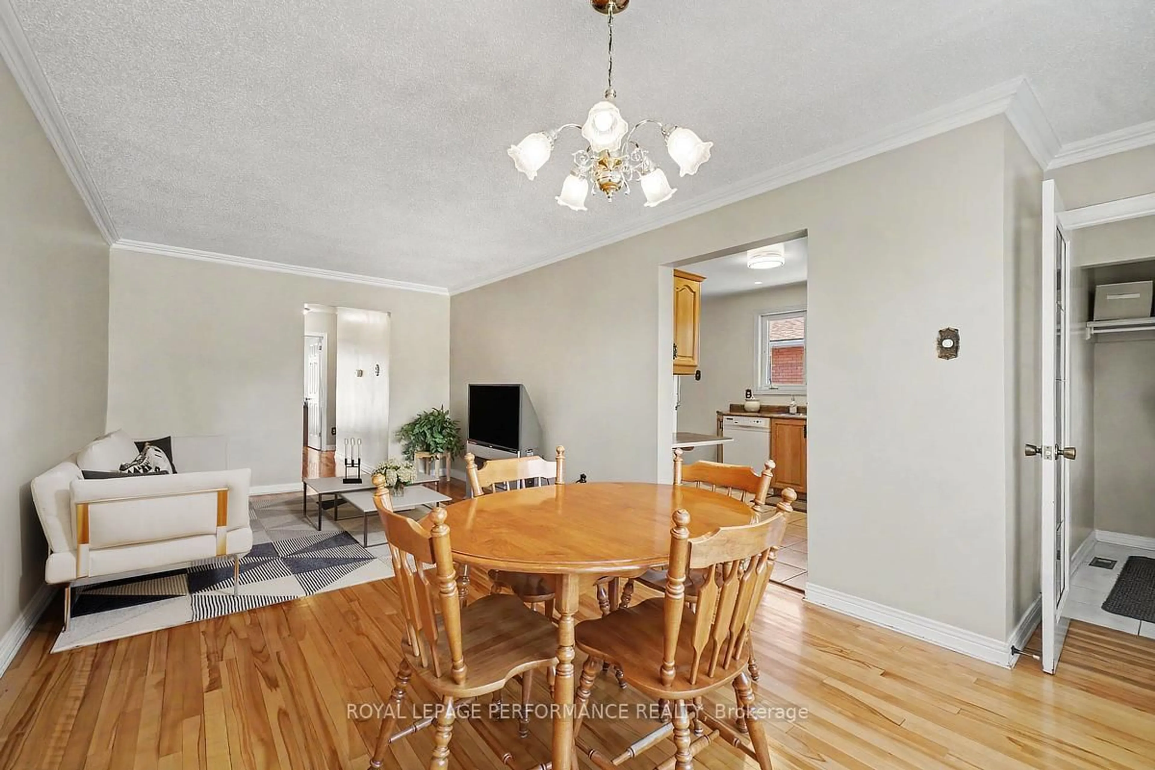Dining room, wood/laminate floor for 615 Quebec St, Ottawa Ontario K1K 0Z4