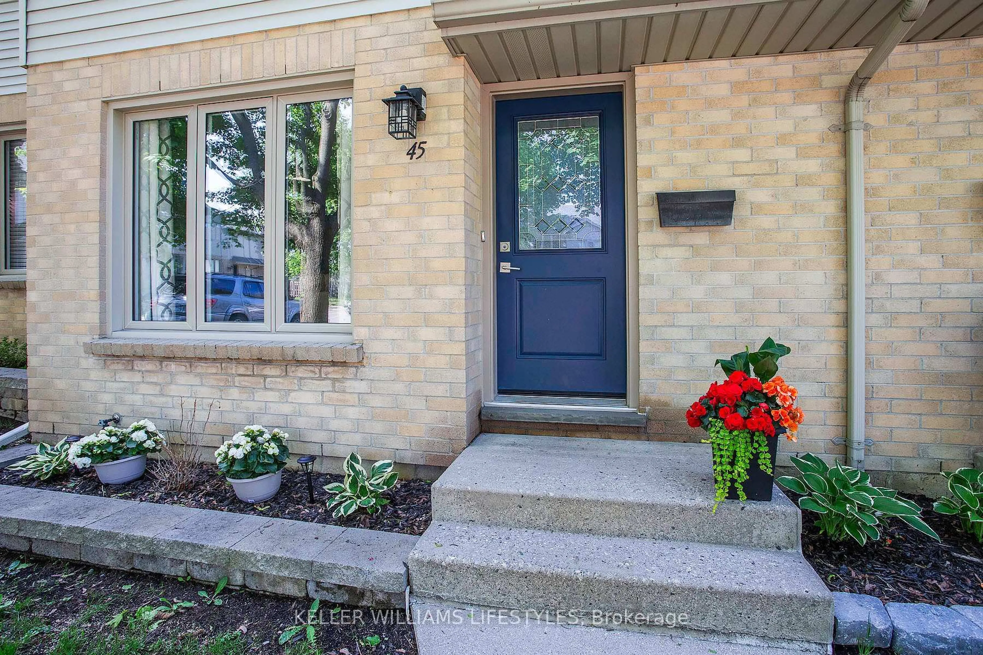 Indoor entryway for 925 Lawson Rd #45, London North Ontario N6G 4X3