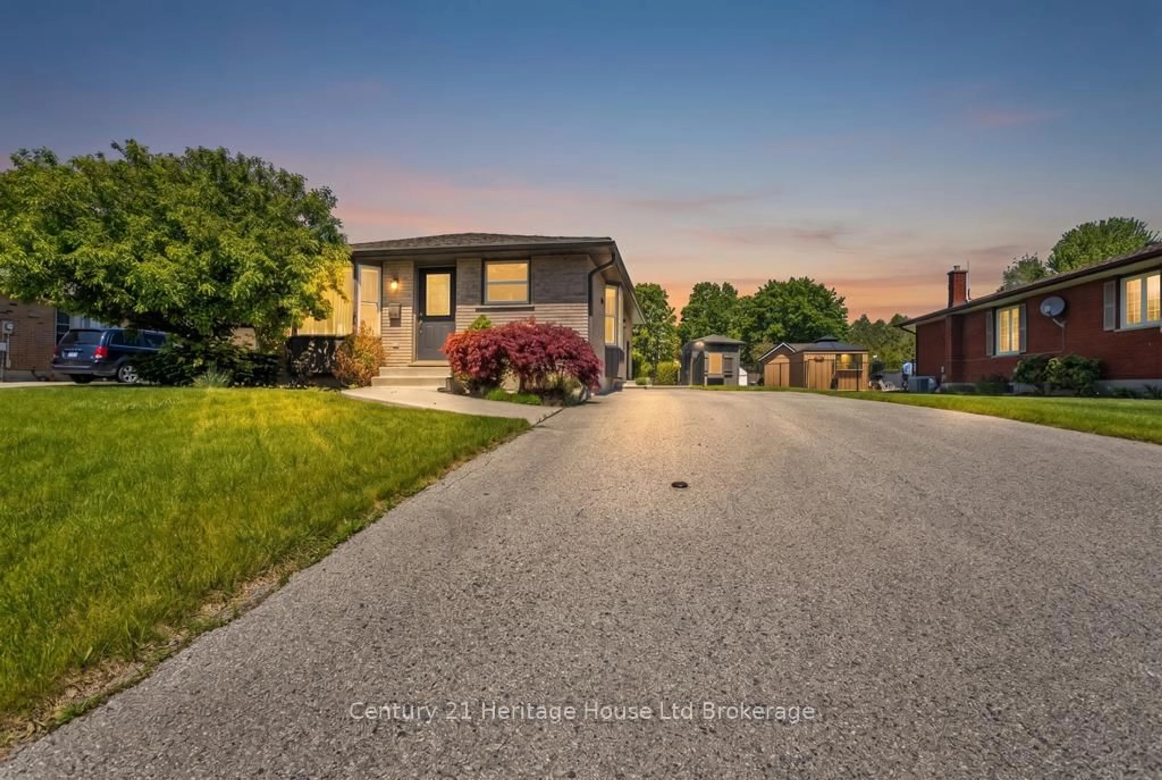A pic from outside/outdoor area/front of a property/back of a property/a pic from drone, street for 55 Denrich Ave, Tillsonburg Ontario N4G 4X6