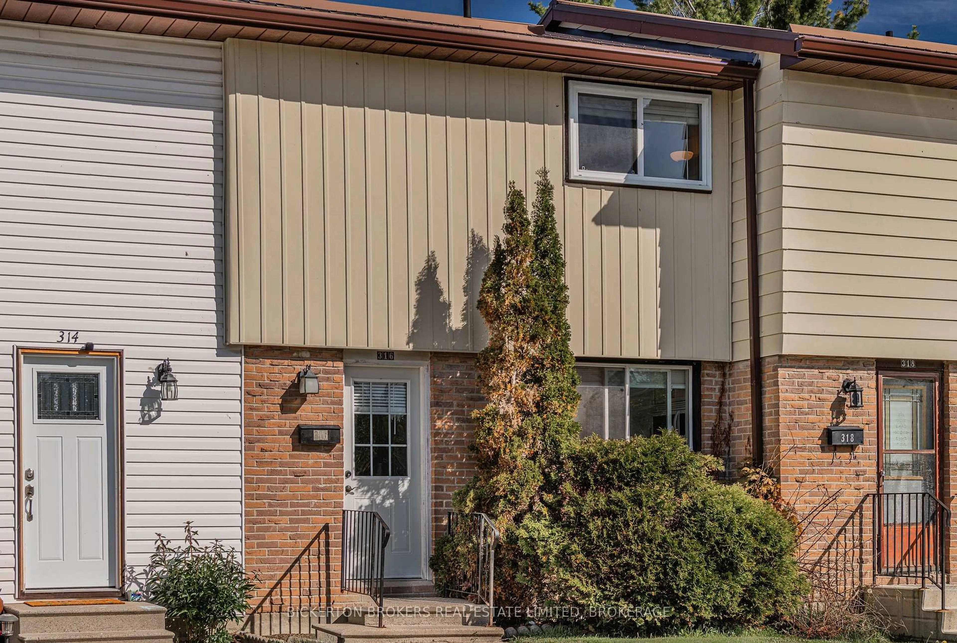 Home with vinyl exterior material, street for 316 Forsyth St #11, Gananoque Ontario K7G 2Y1